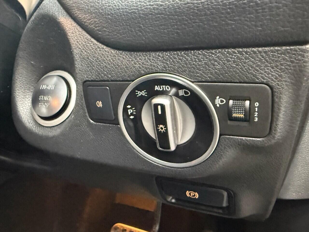 Mercedes-Benz Gla view 12