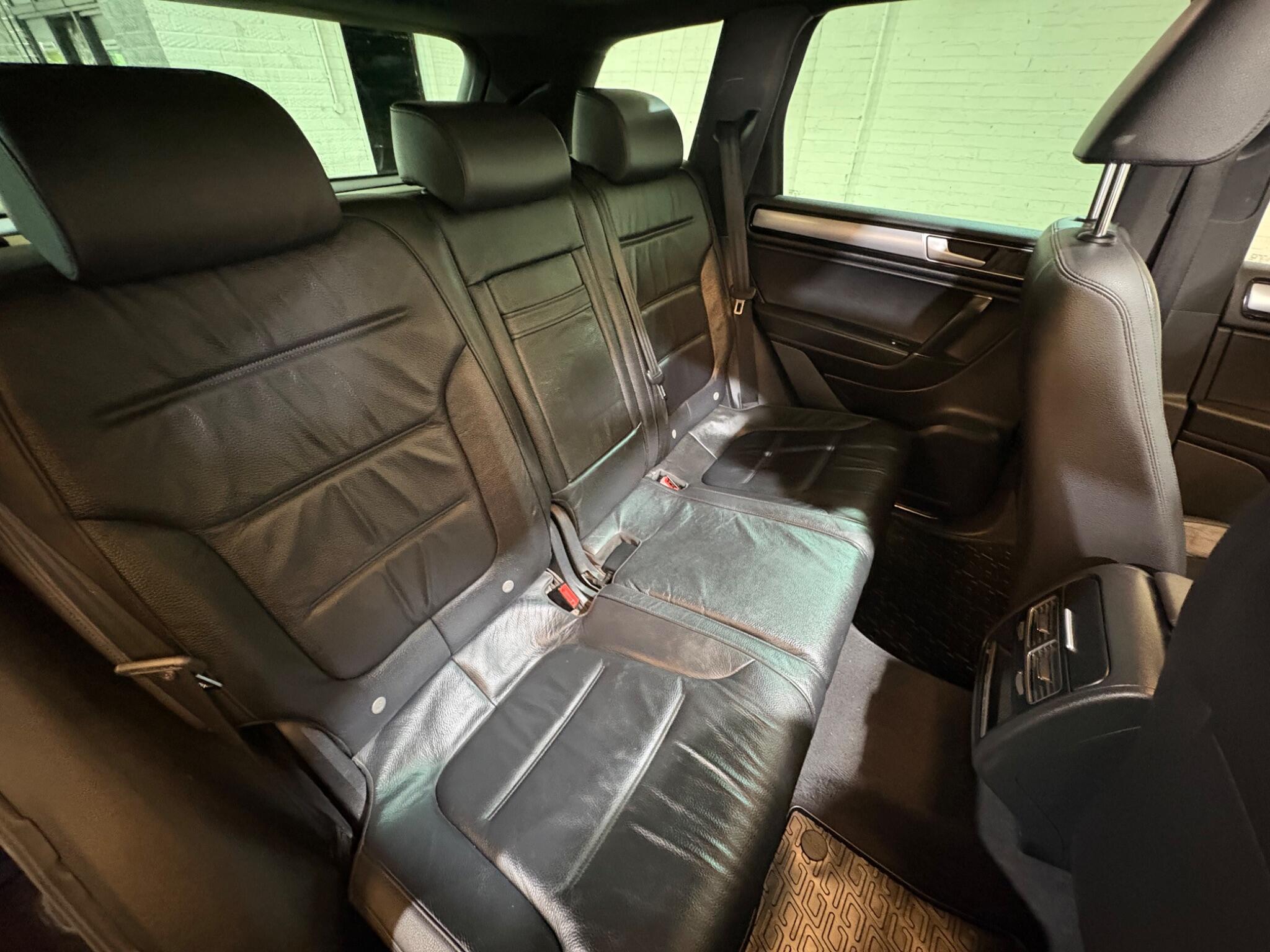 Volkswagen Touareg view 42