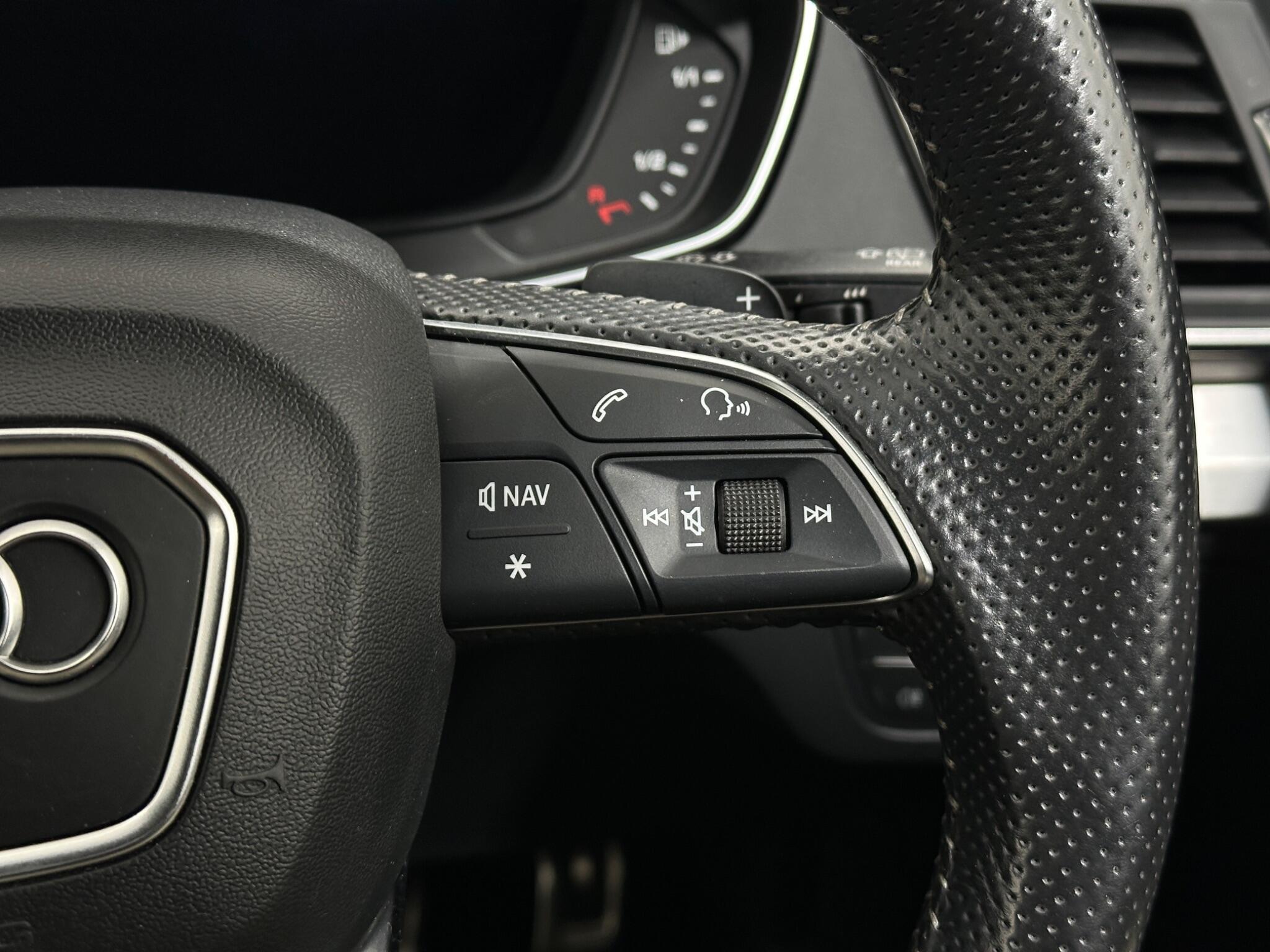 Audi Q5 view 16