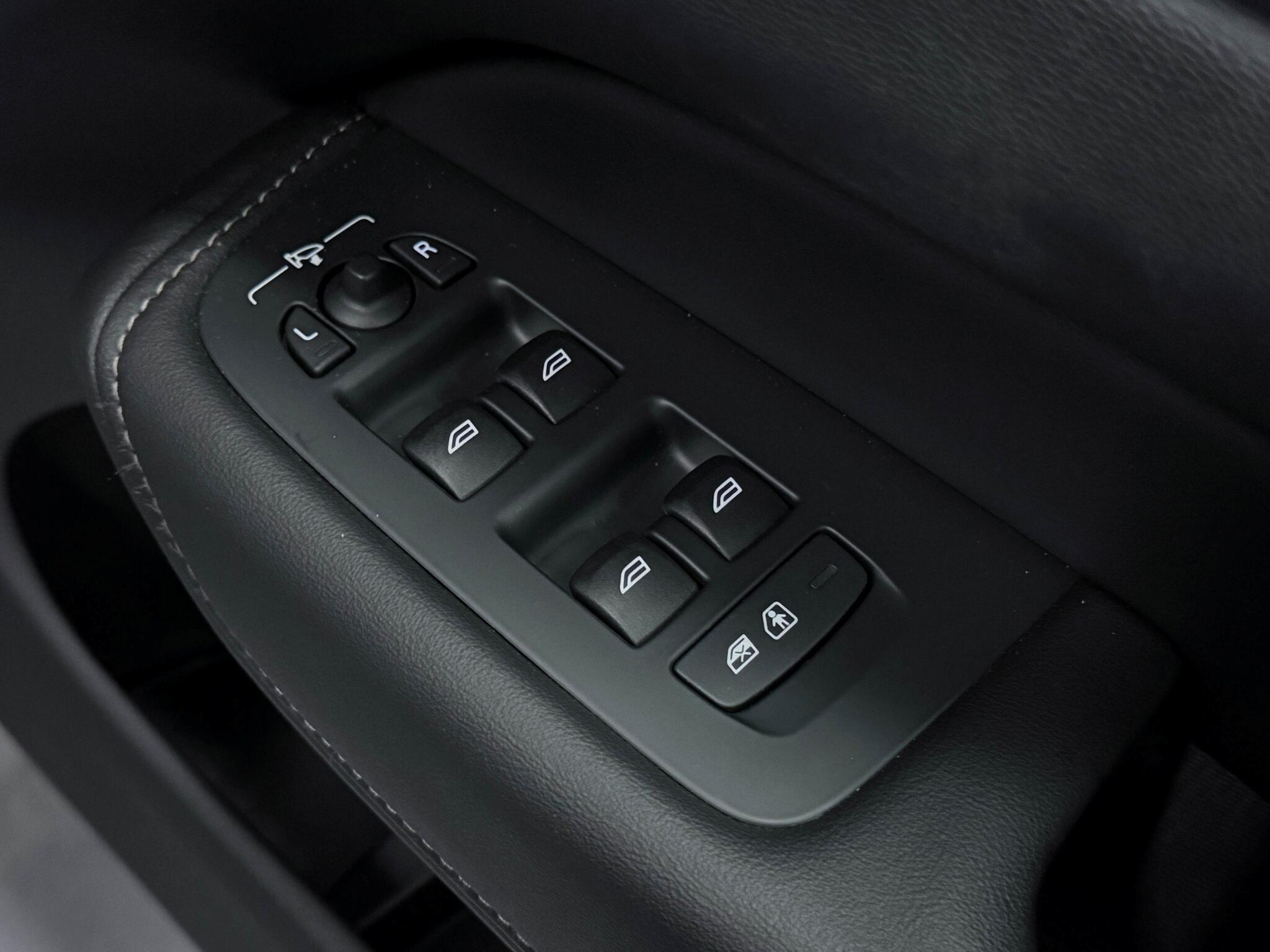 Volvo XC60 view 21