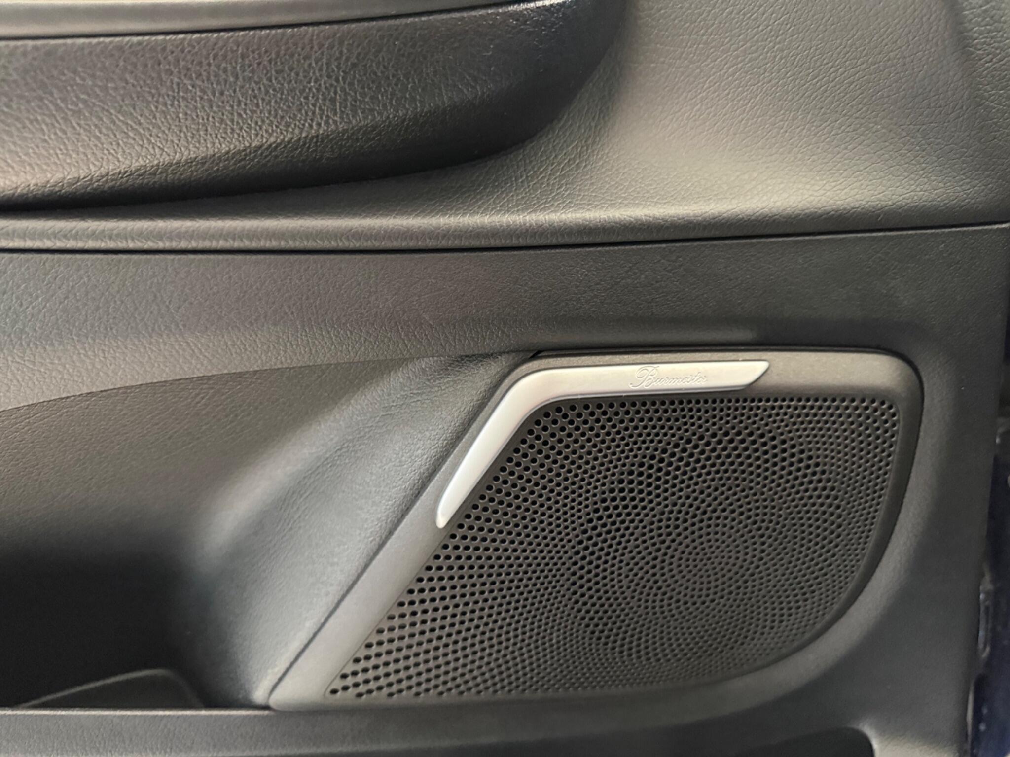 Mercedes-Benz V-Class view 47