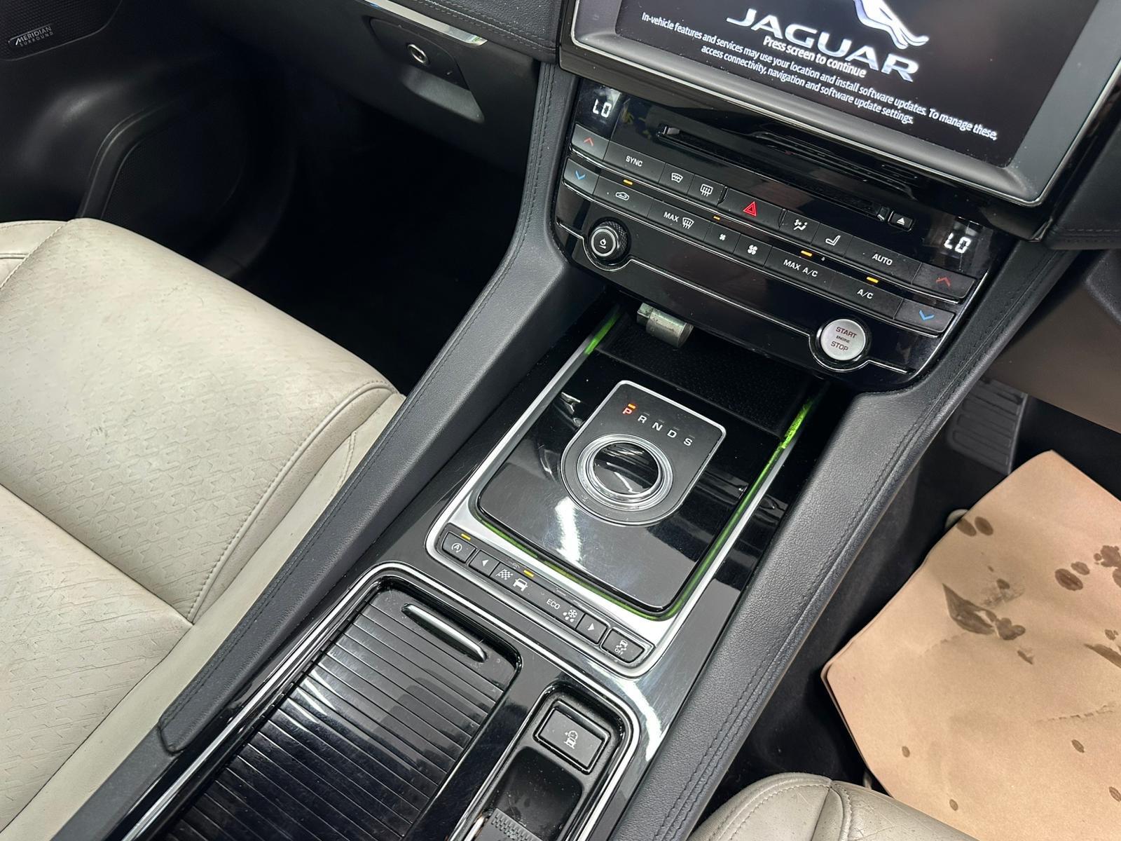 Jaguar F-Pace view 40