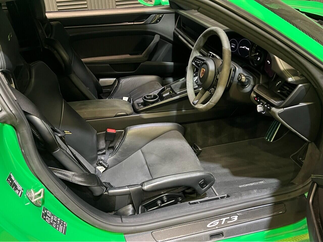 Porsche 911 view 10