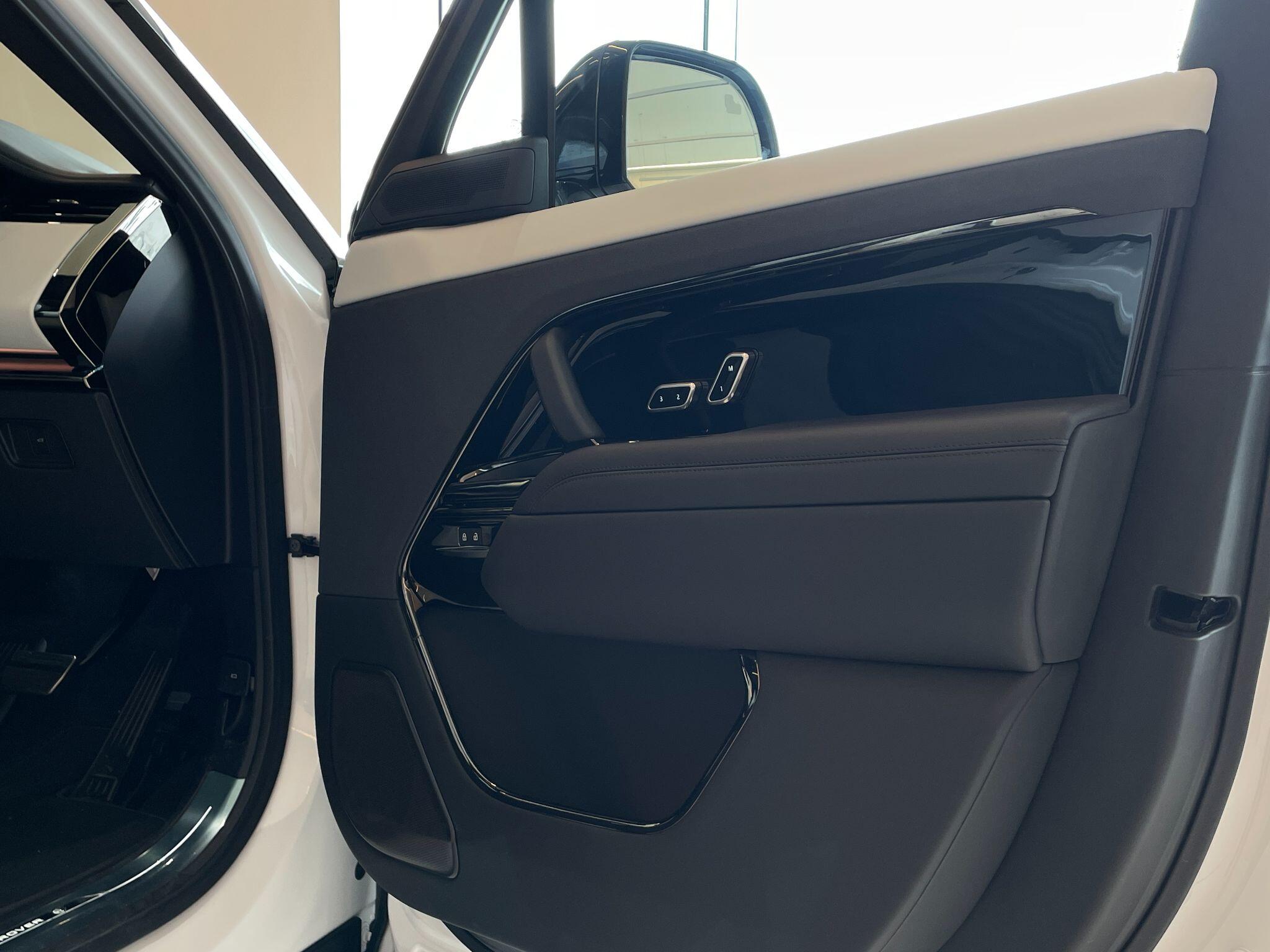 Land Rover Range Rover Sport view 18