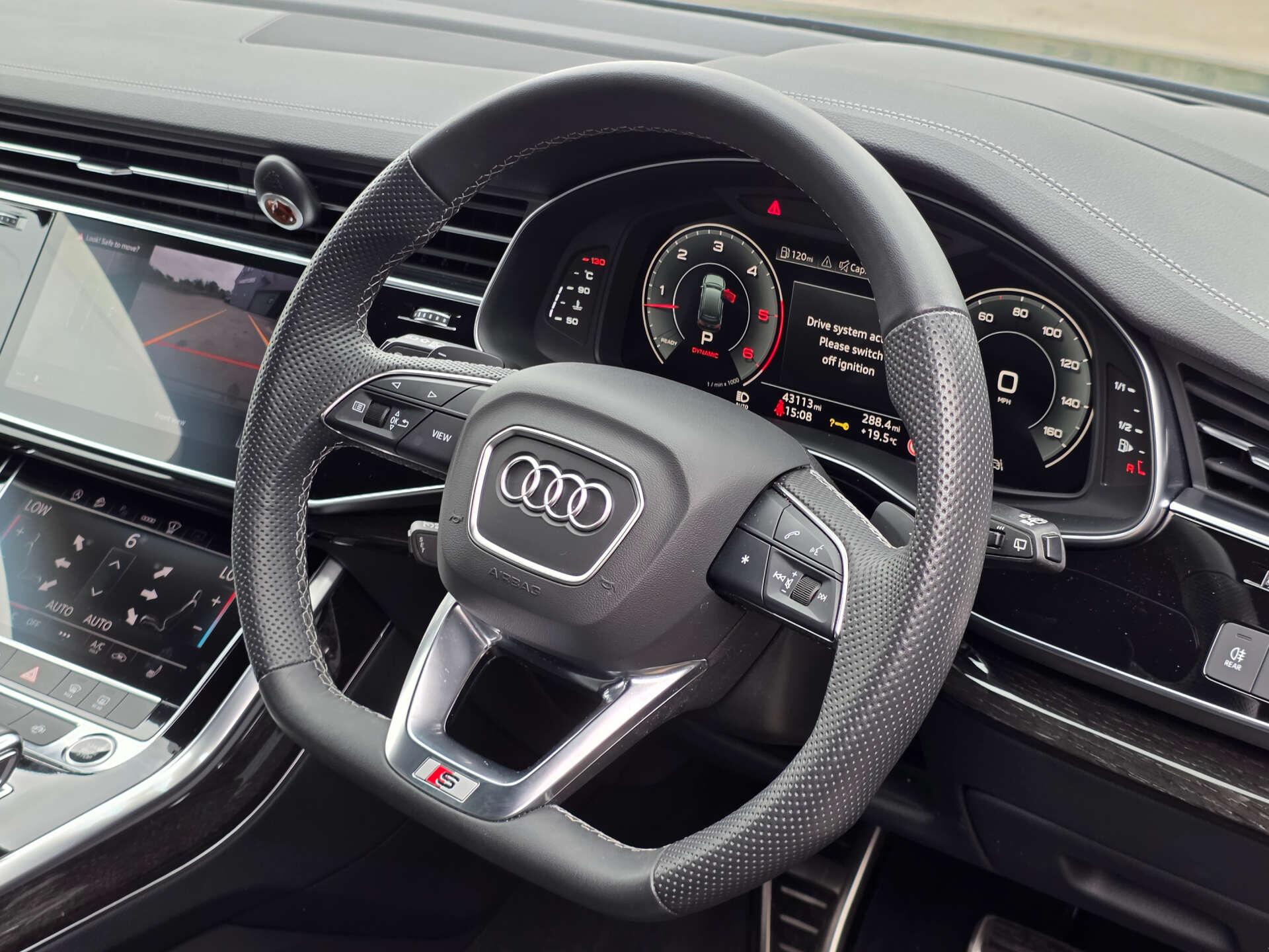 Audi Q7 view 21