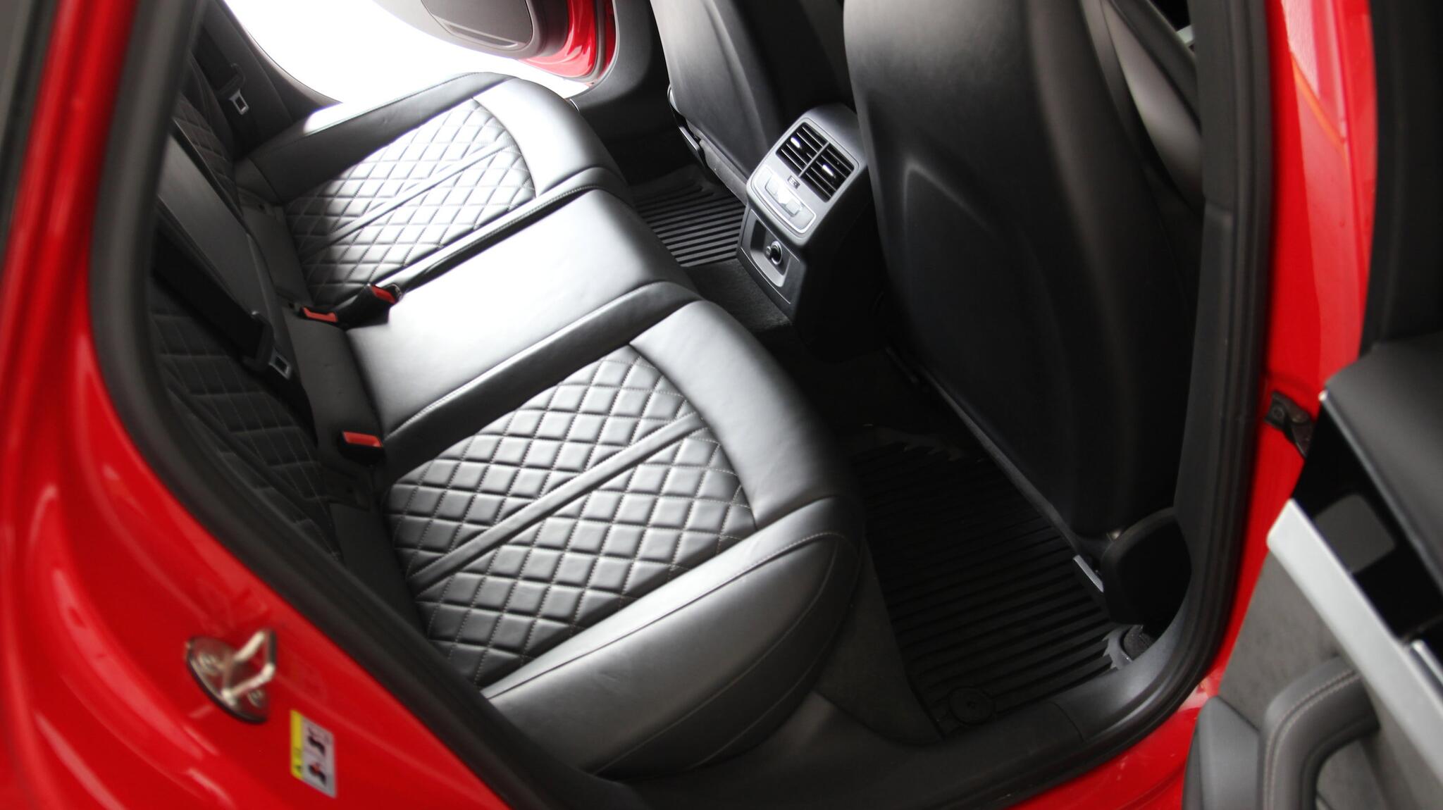 Audi S4 view 19