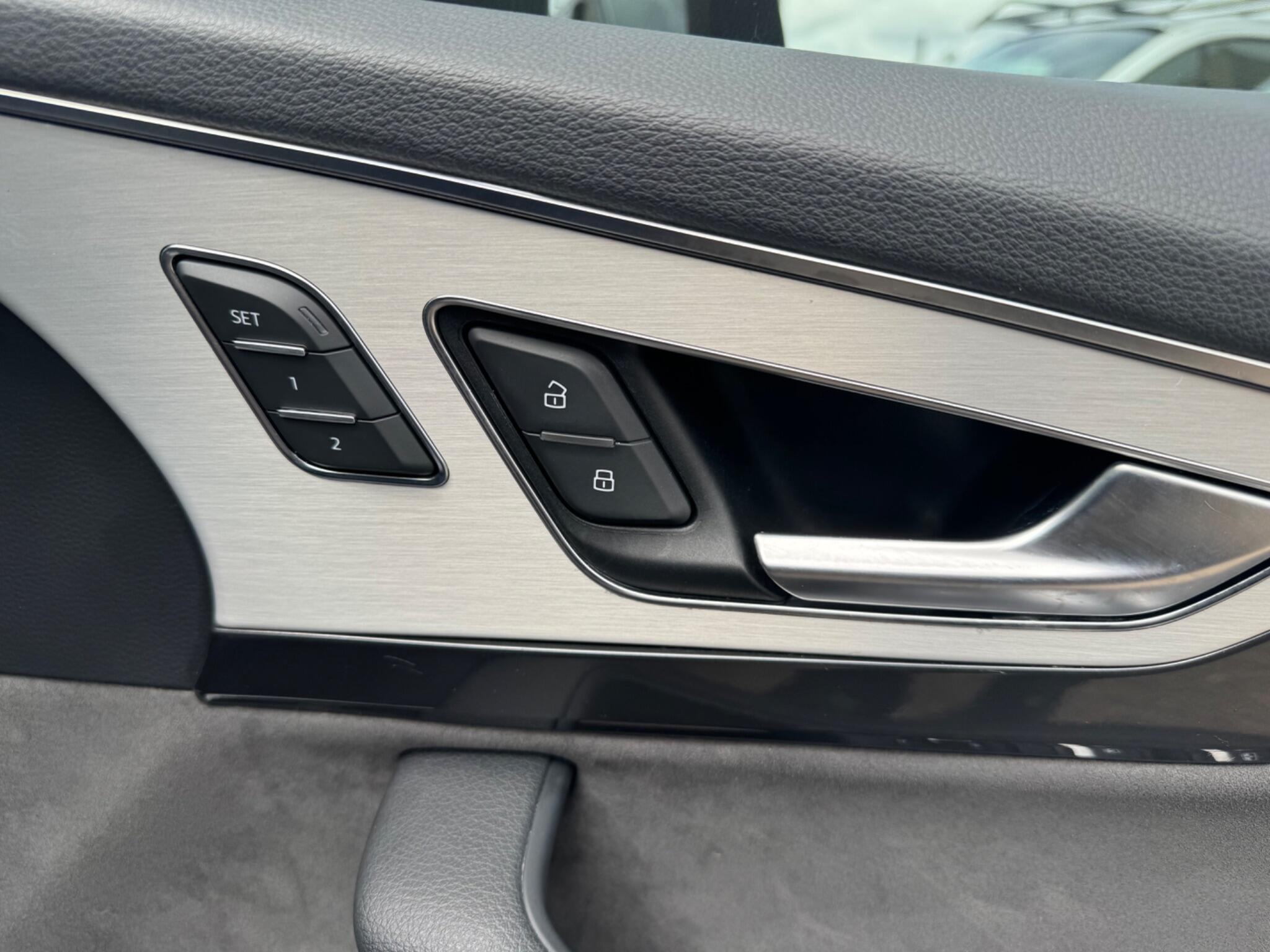 Audi Q7 view 31