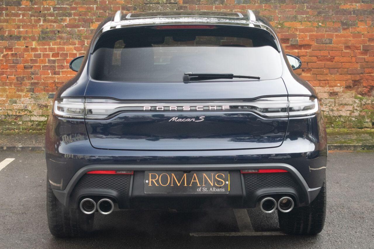 Porsche Macan view 13