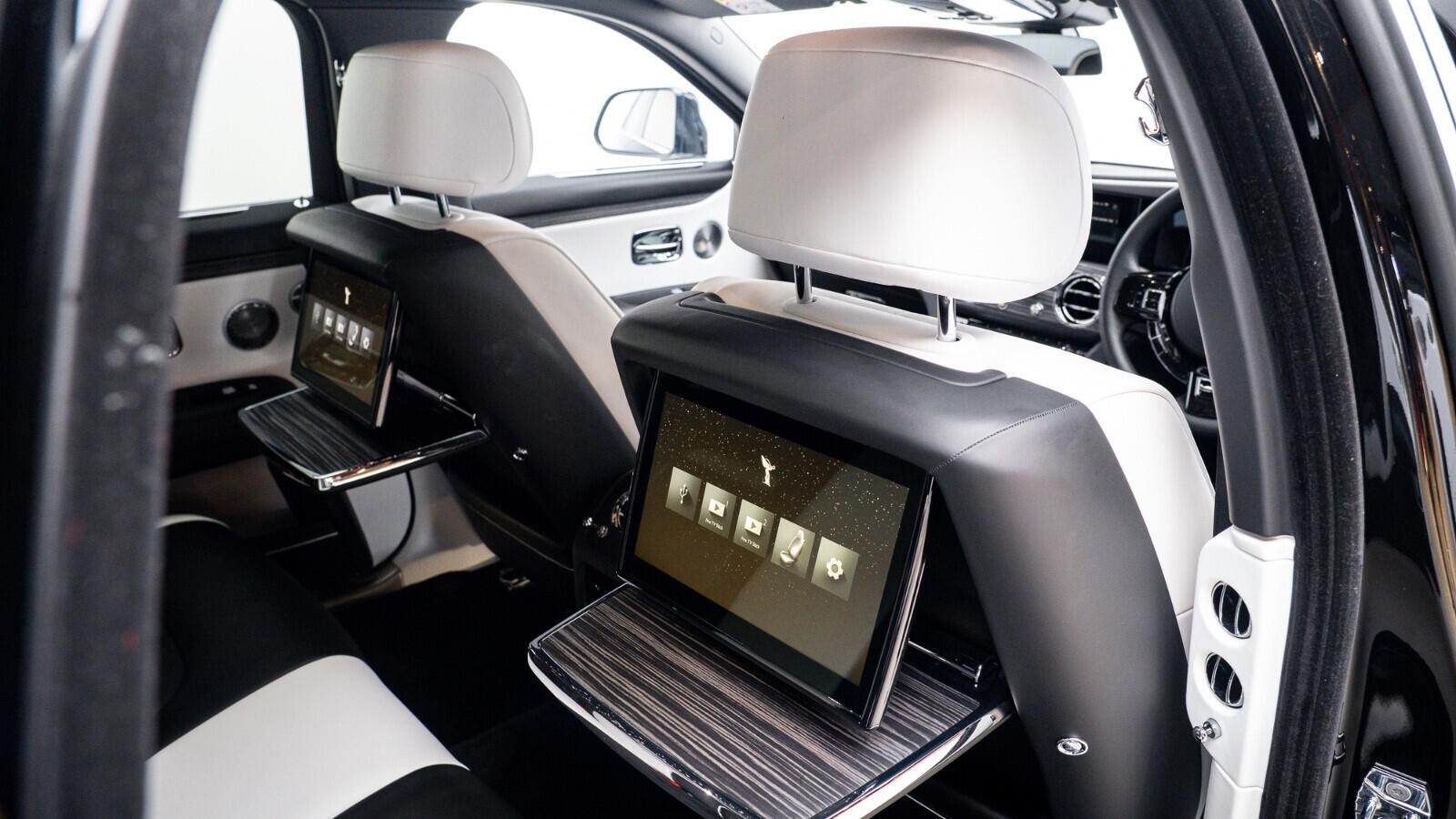 Rolls-Royce Ghost view 8