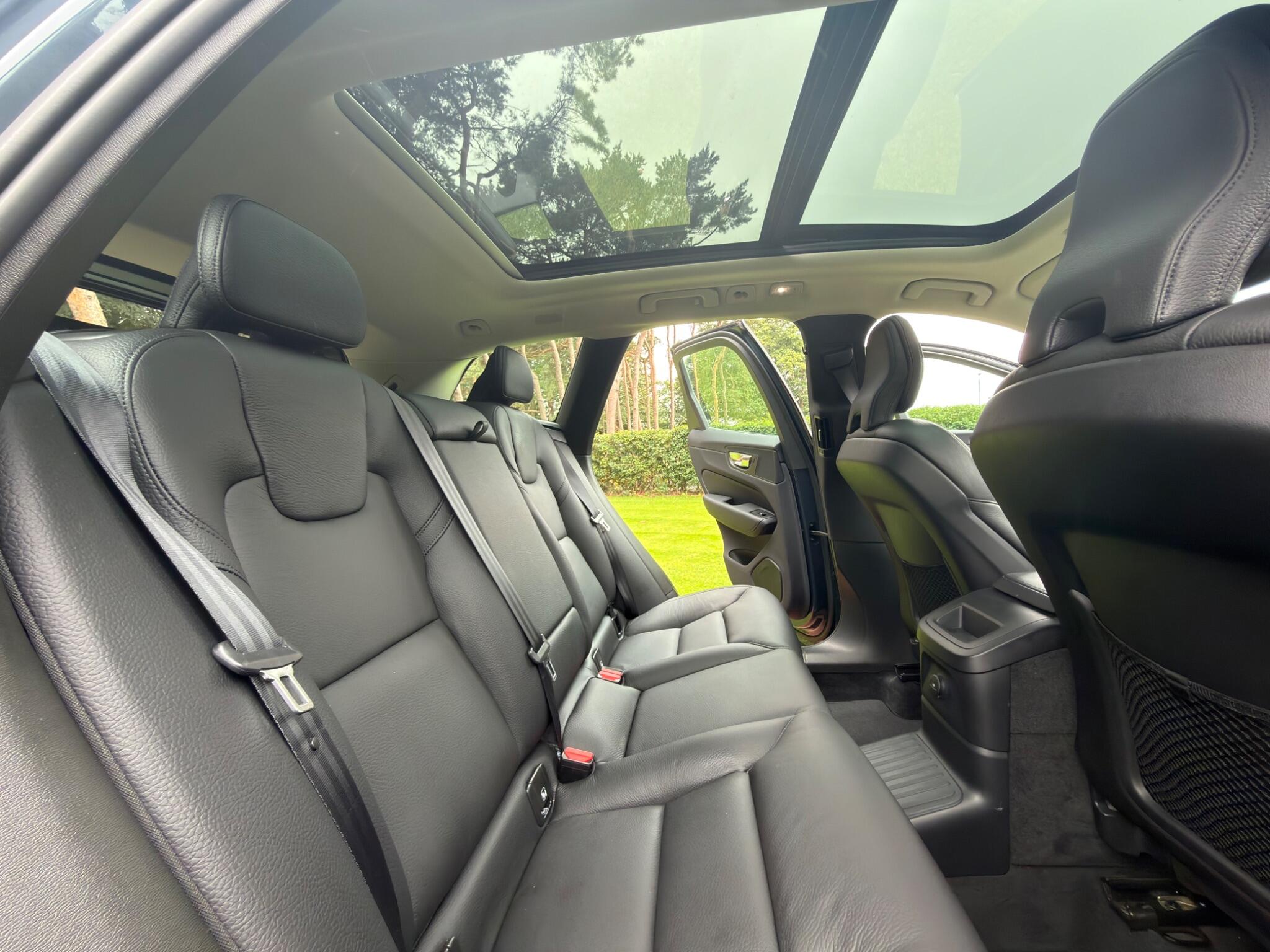 Volvo XC60 view 19