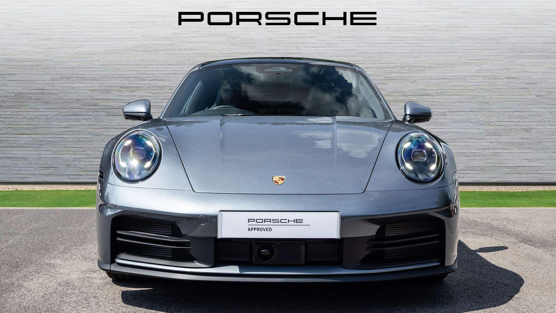 Porsche 911 view 8