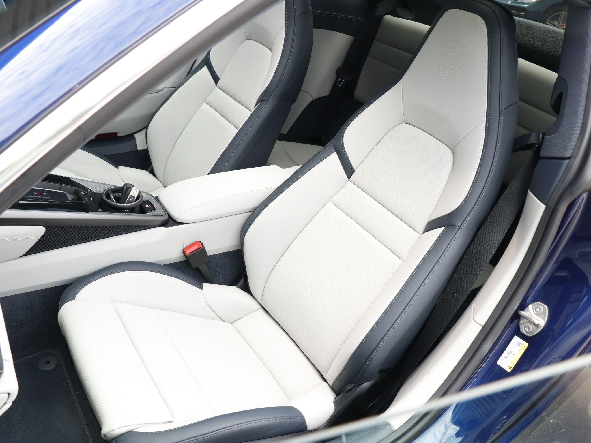 Porsche 911 view 25