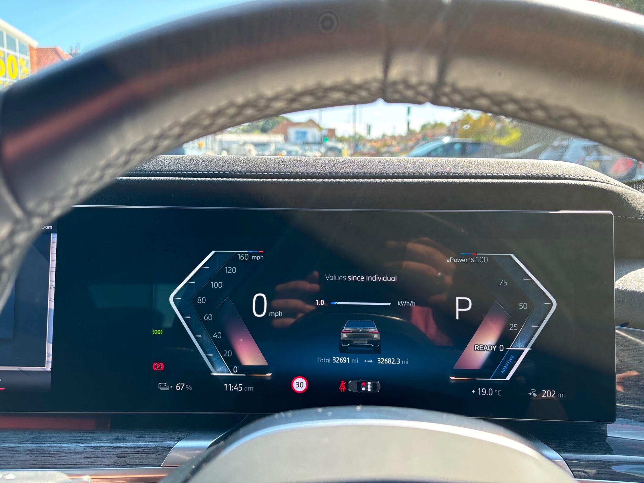 BMW I7 view 22