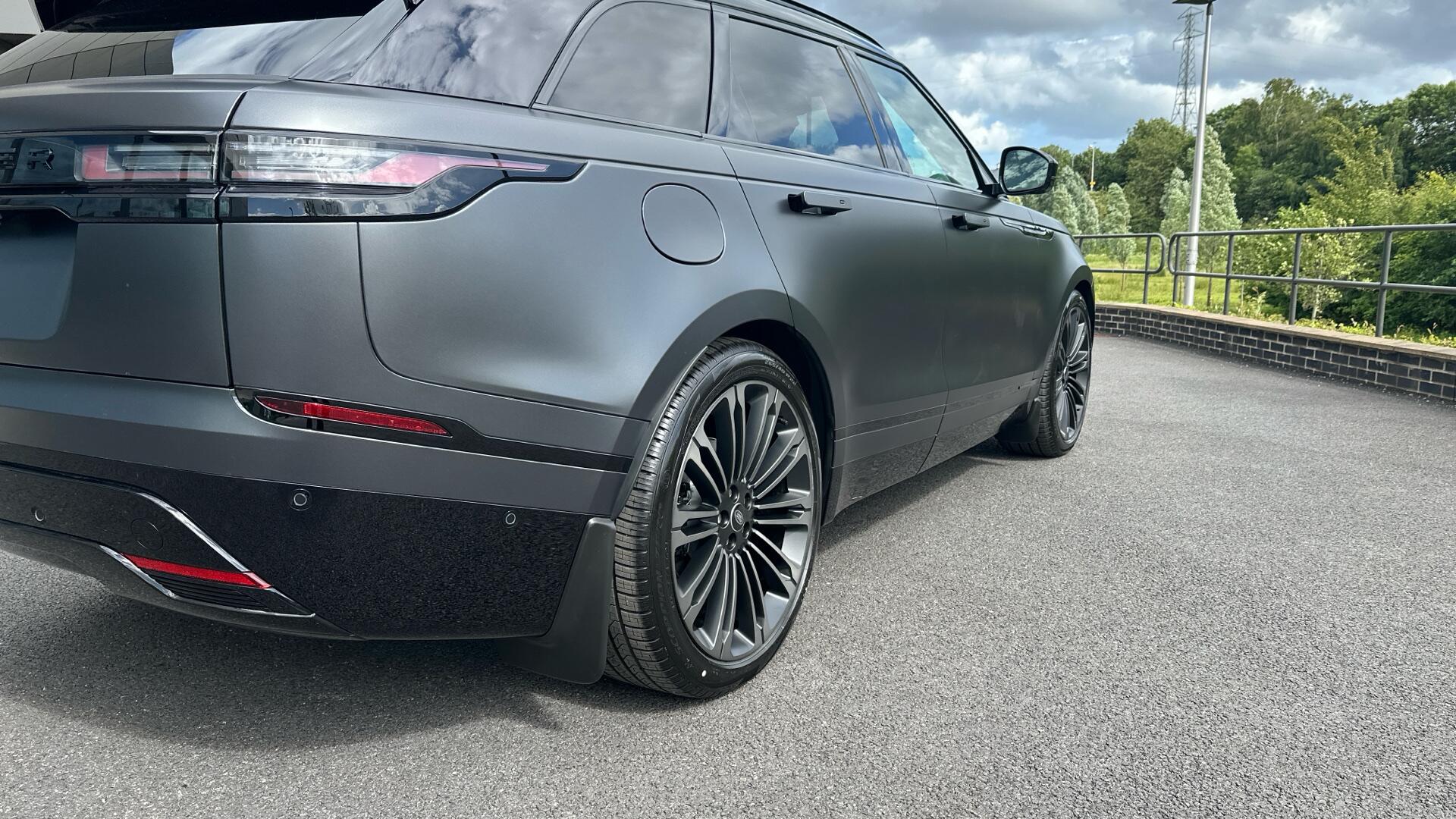 Land Rover Range Rover Velar view 36