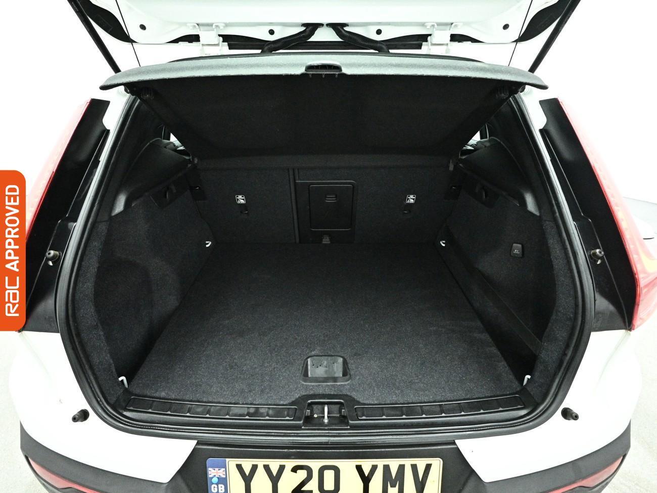Volvo XC40 view 25