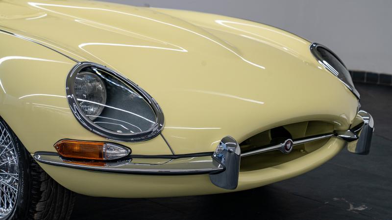 Jaguar E-Type view 9