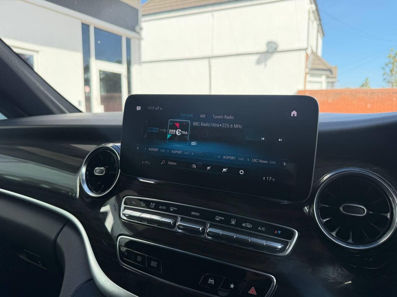 Mercedes-Benz EQV view 37