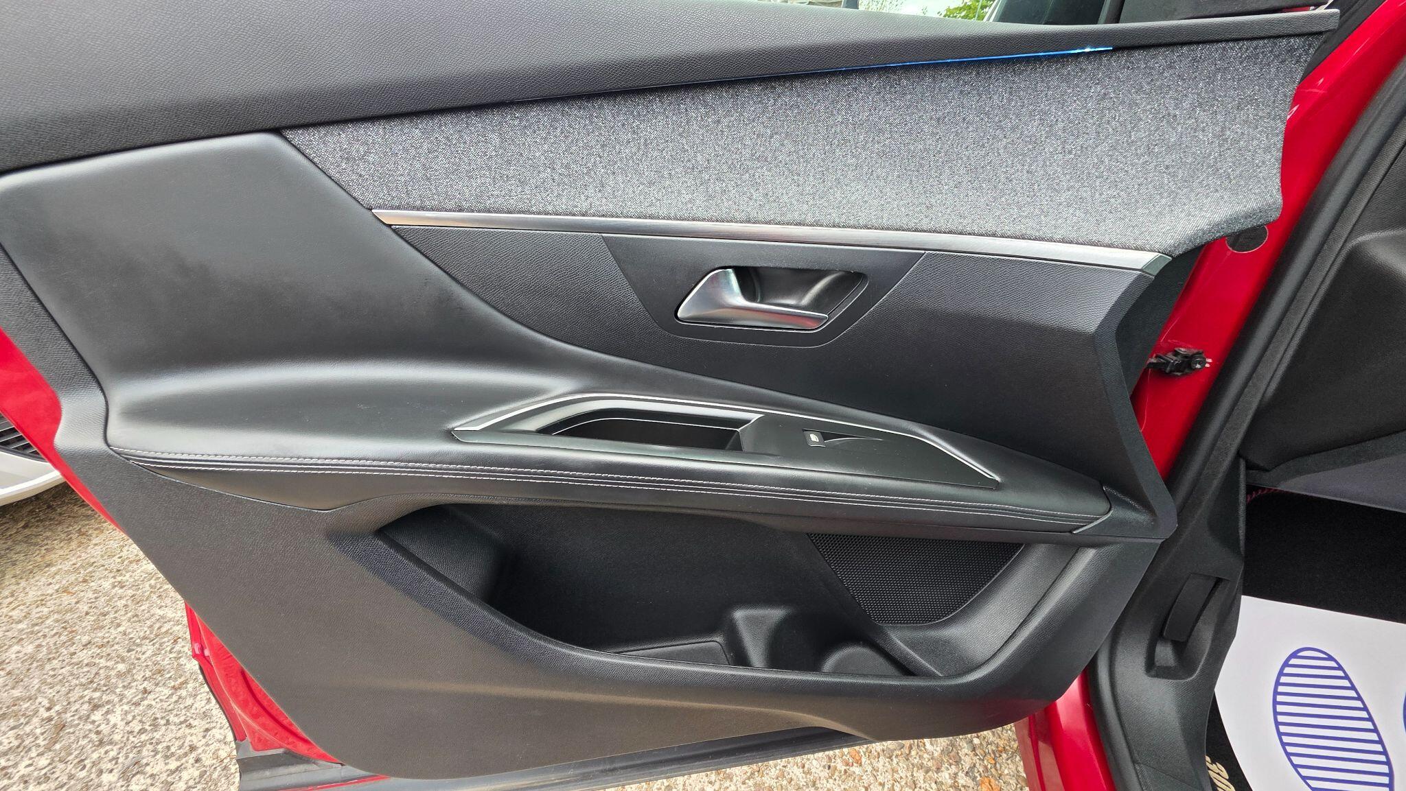 Peugeot 3008 view 34