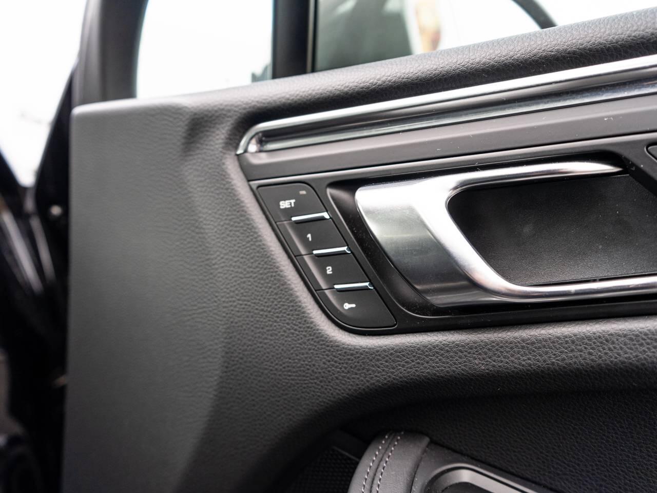 Porsche Macan view 26