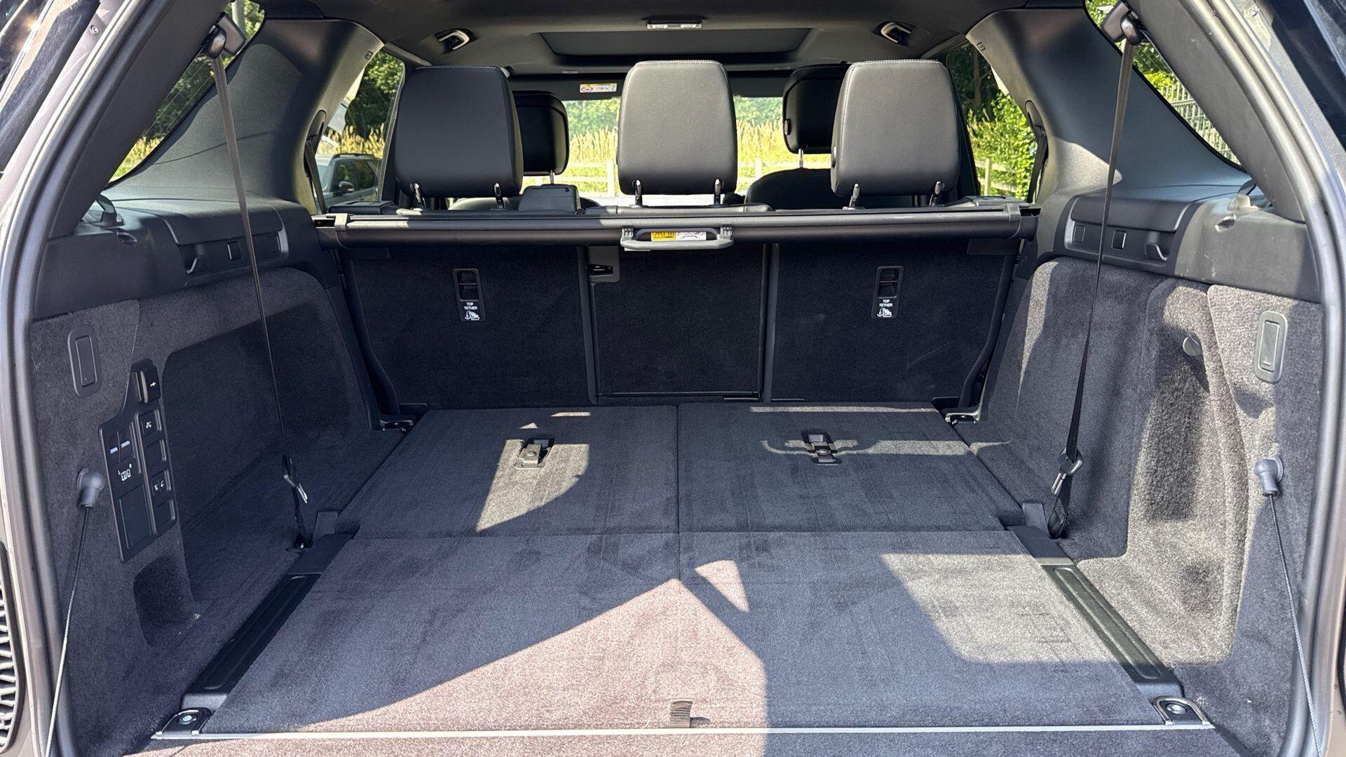 Land Rover Discovery view 10