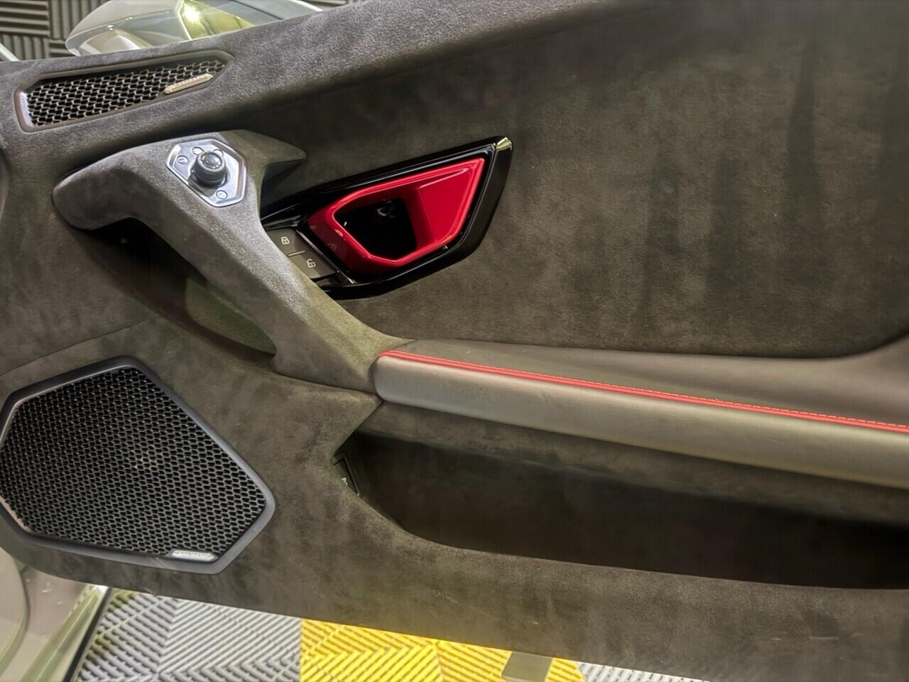 Lamborghini Huracan view 10