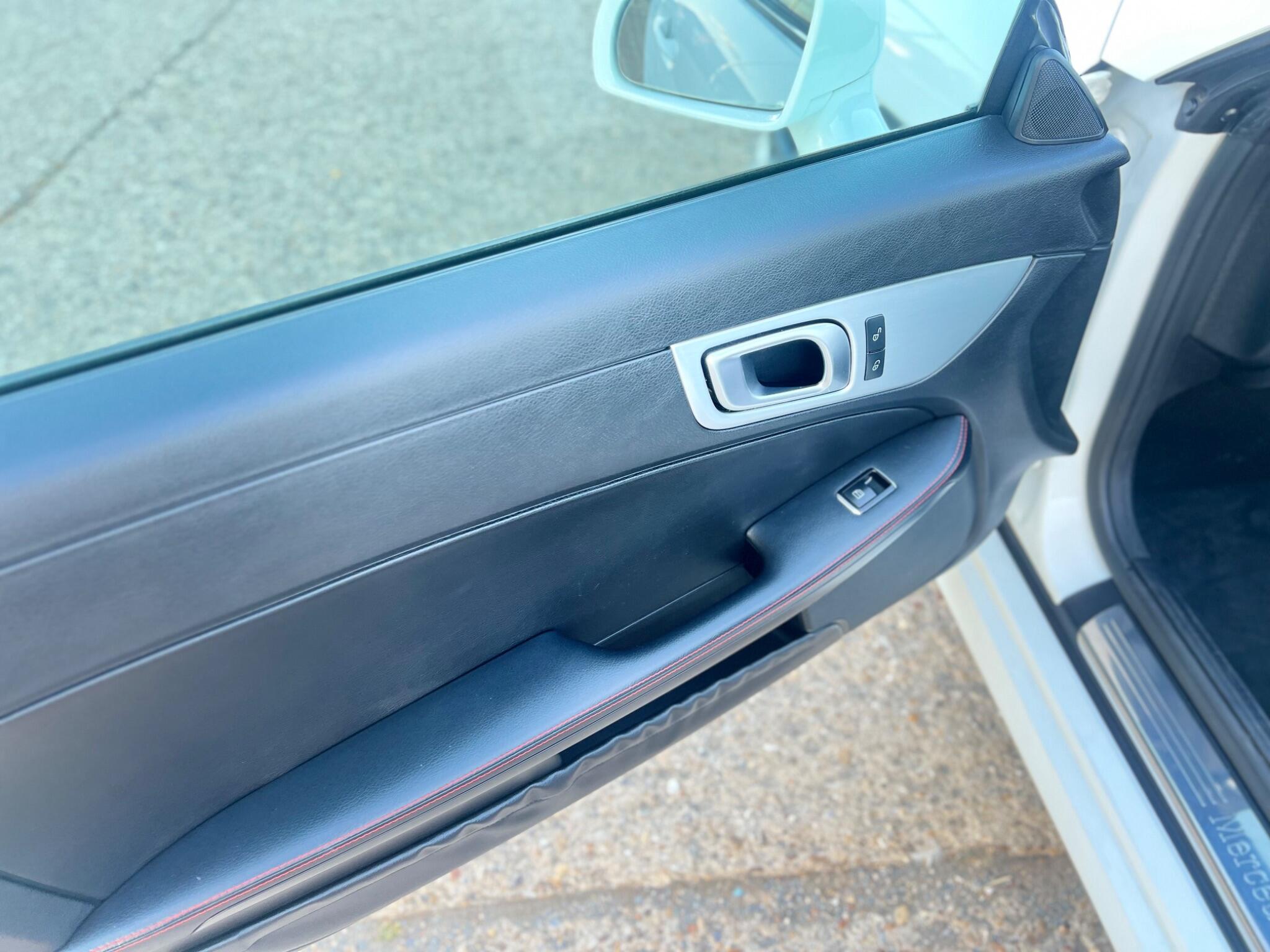 Mercedes-Benz SLK view 11