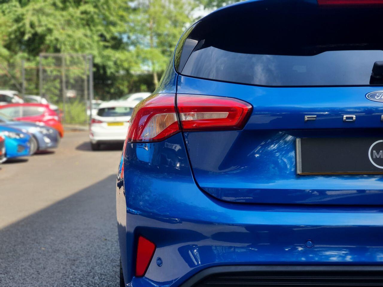 Ford Focus view 11
