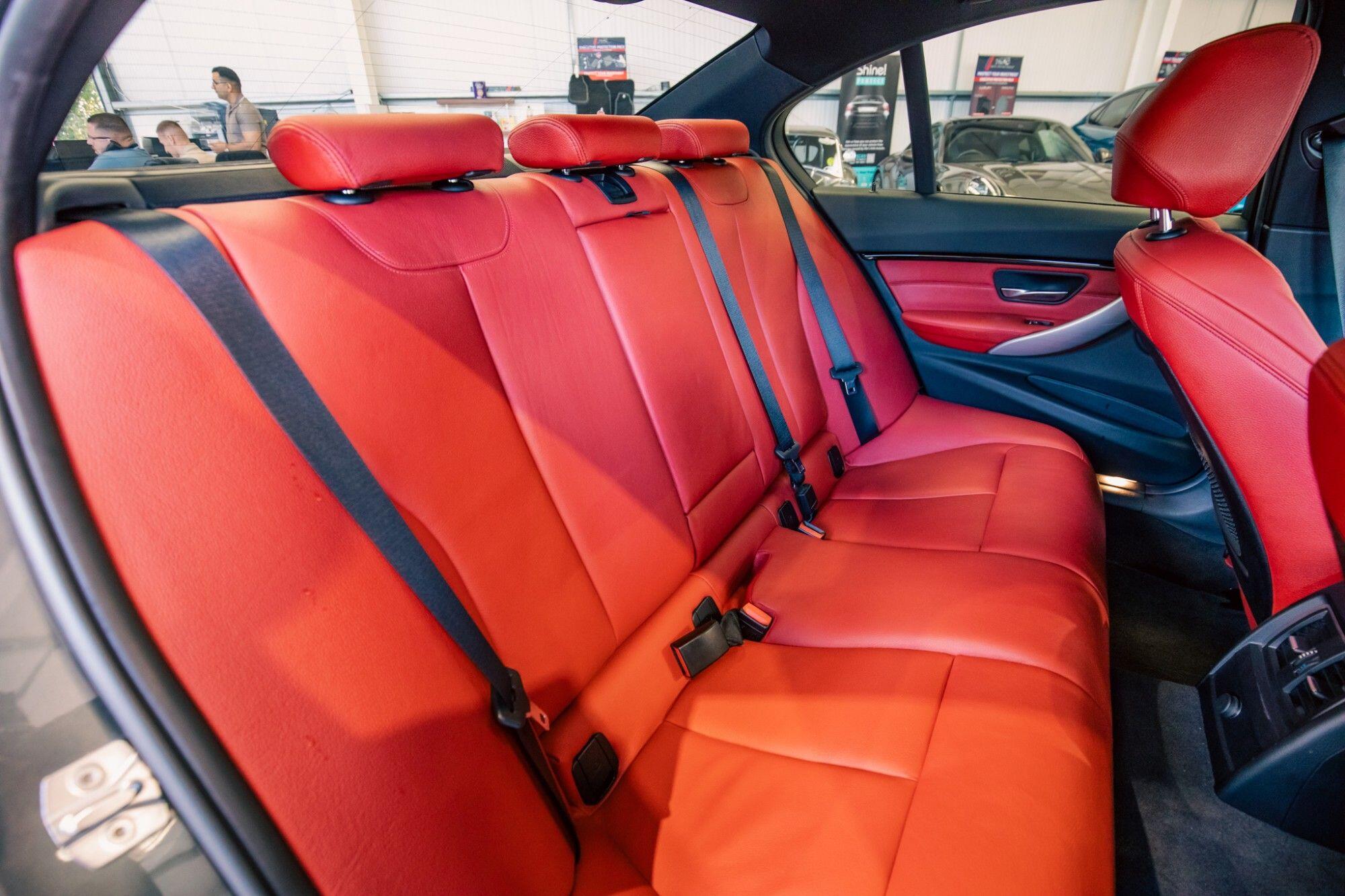 BMW 3 Series view 9