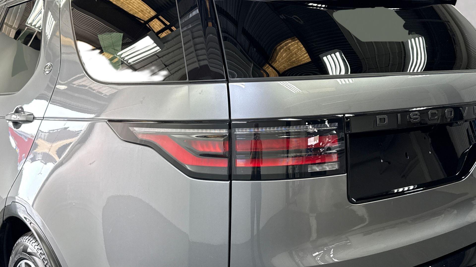 Land Rover Discovery view 19