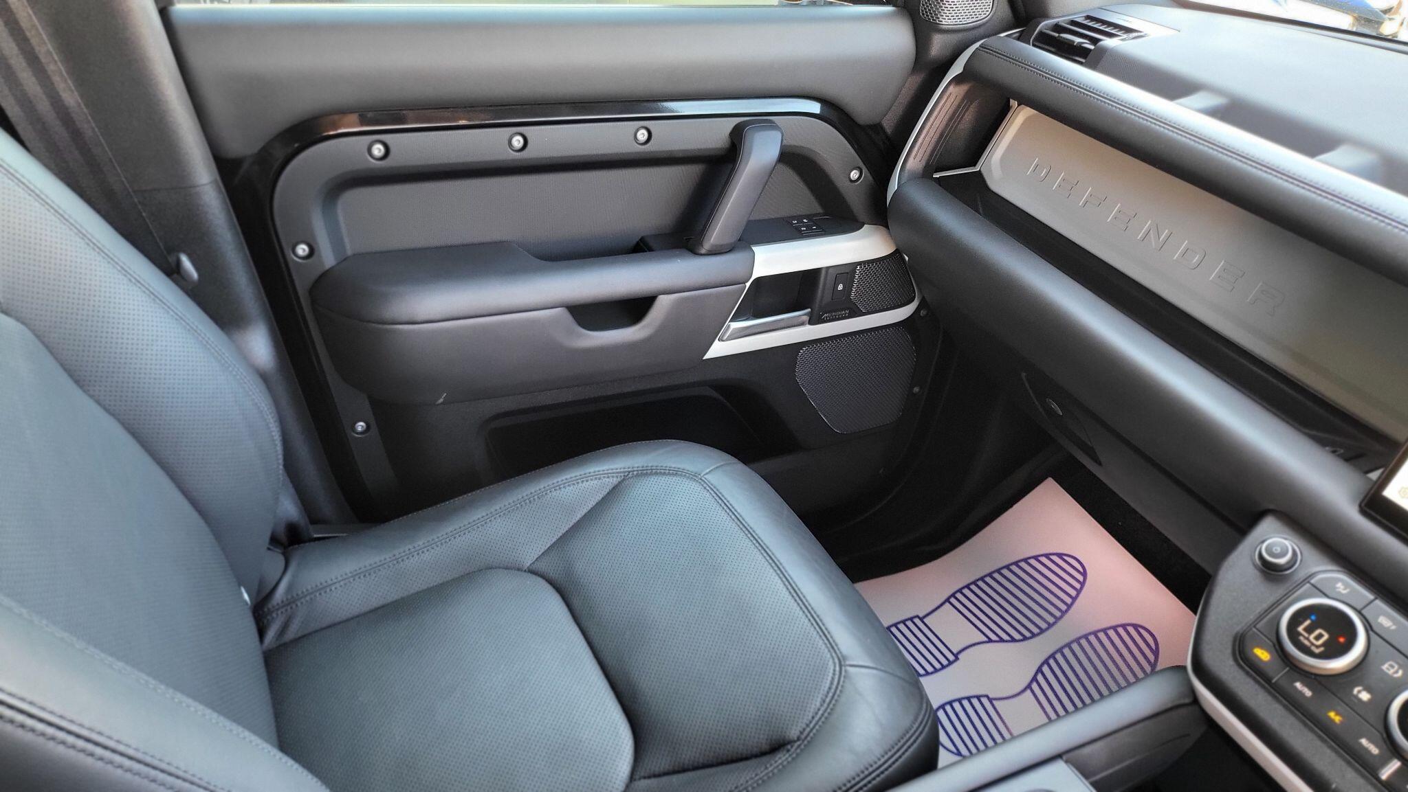 Land Rover Defender view 19