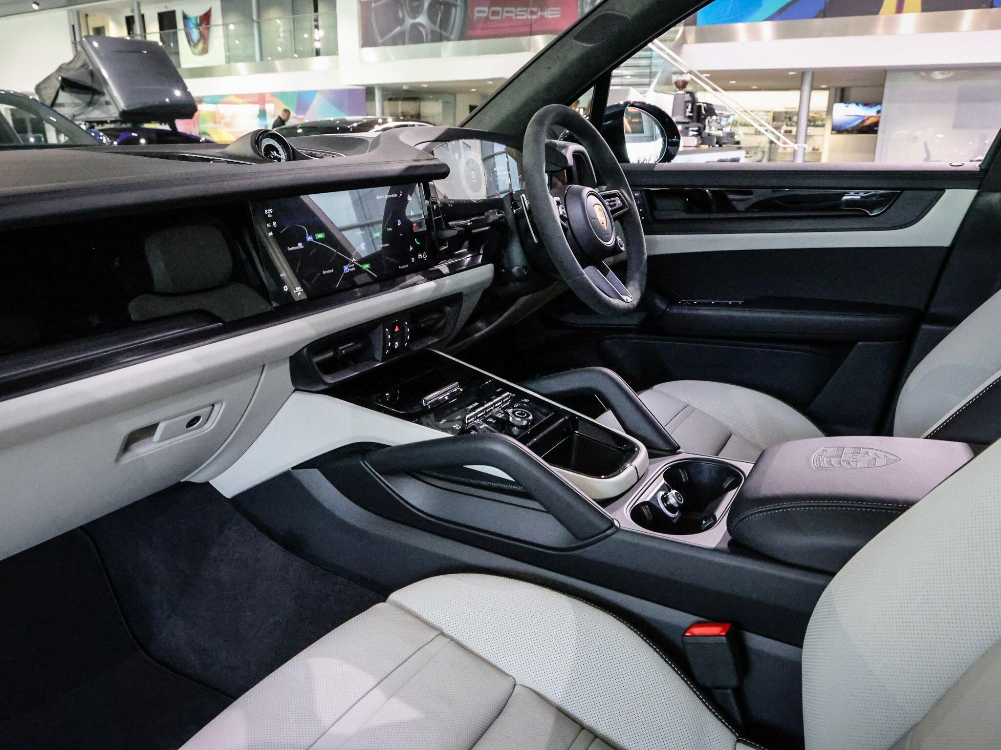 Porsche Cayenne view 26