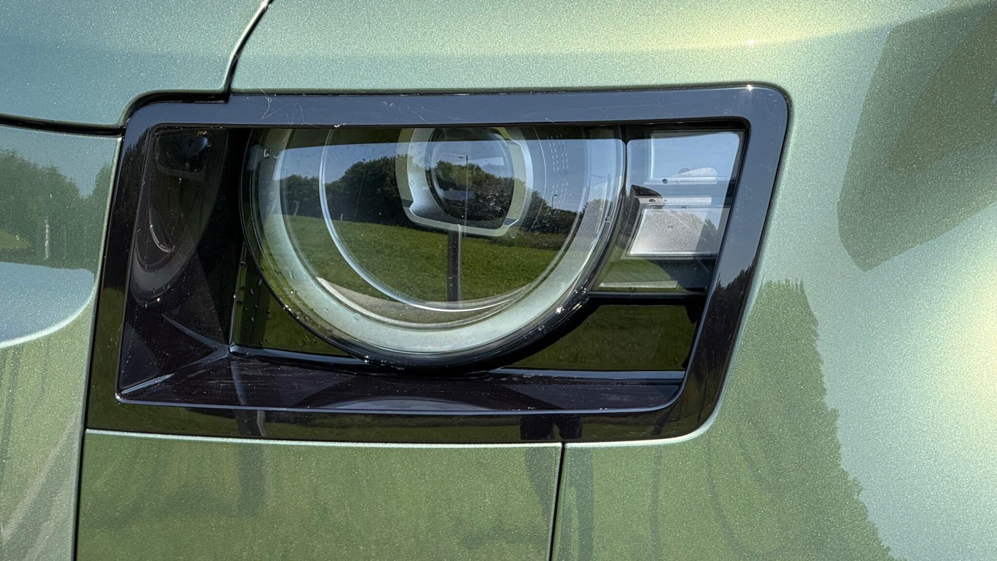 Land Rover Defender view 29