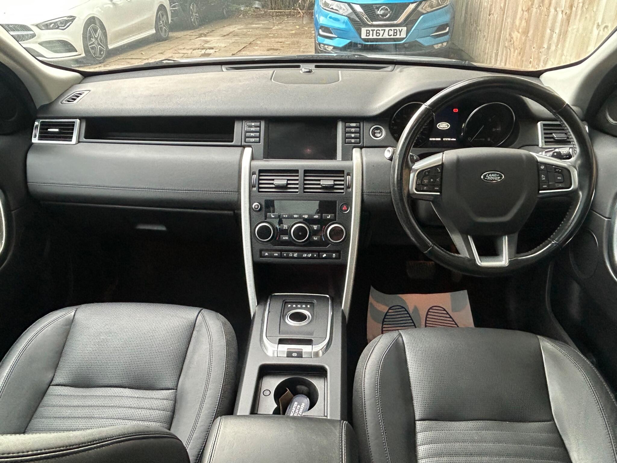 Land Rover Discovery Sport view 27