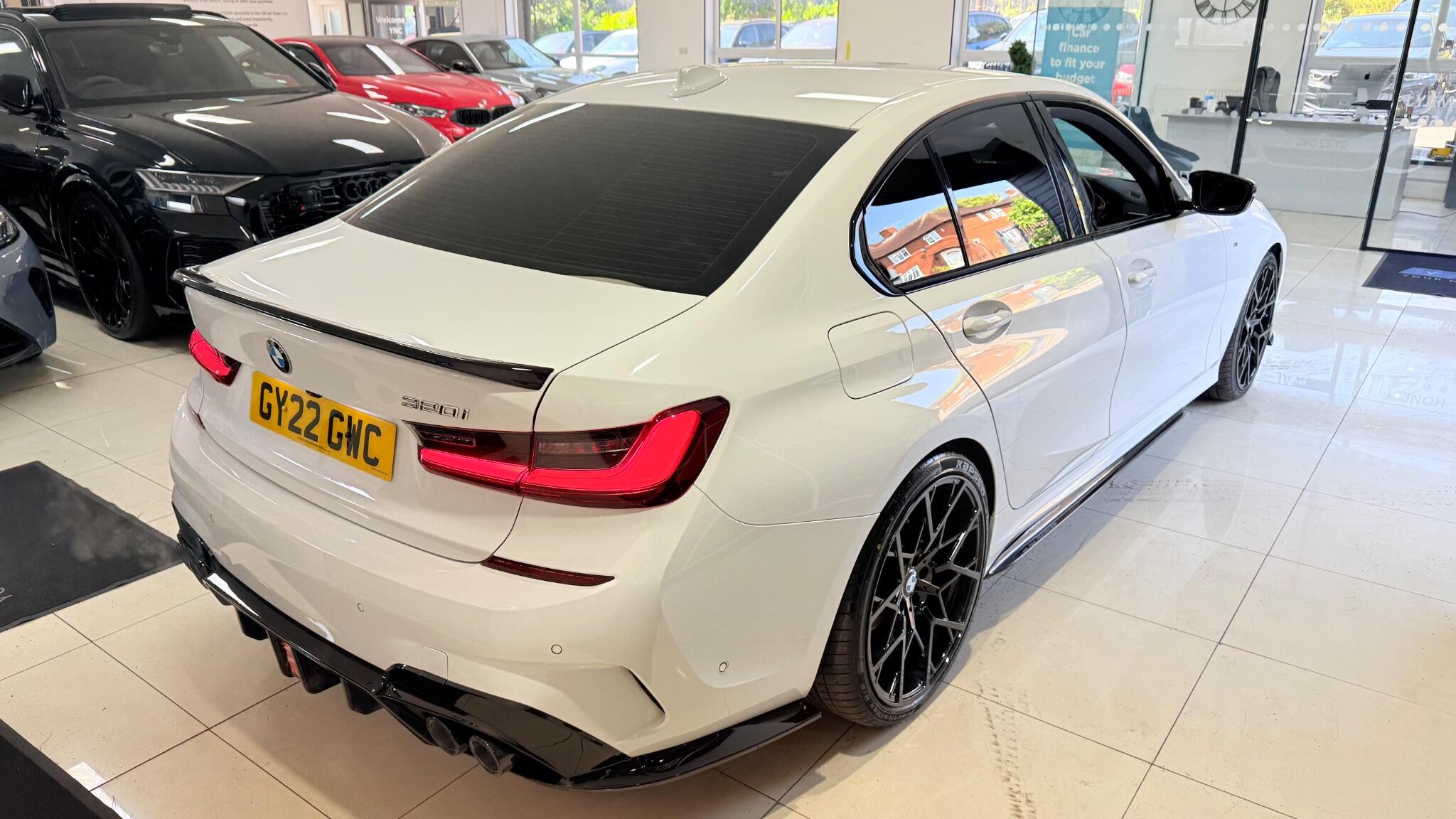 BMW 3 Series view 35