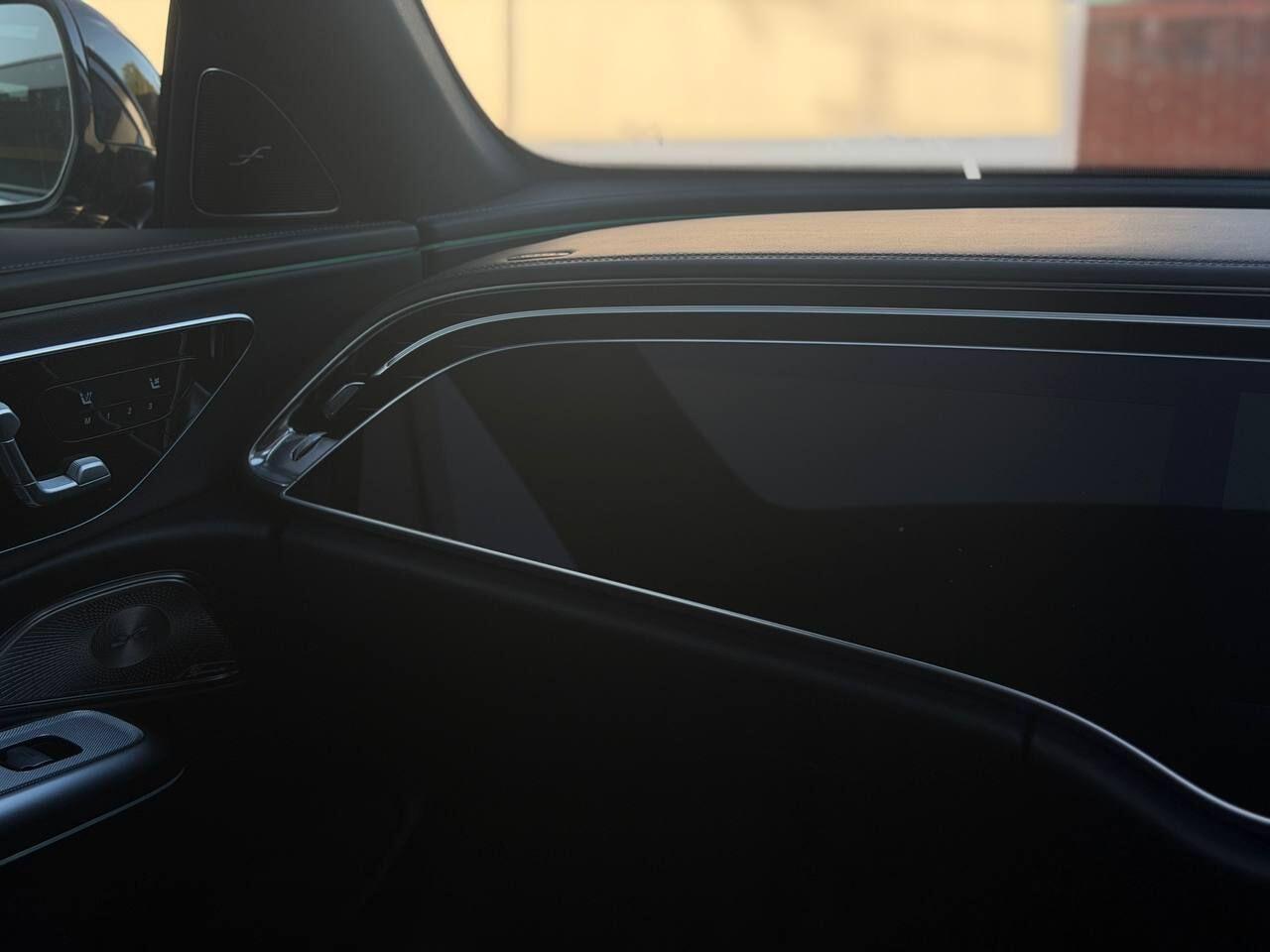 Mercedes-Benz E-Class view 28