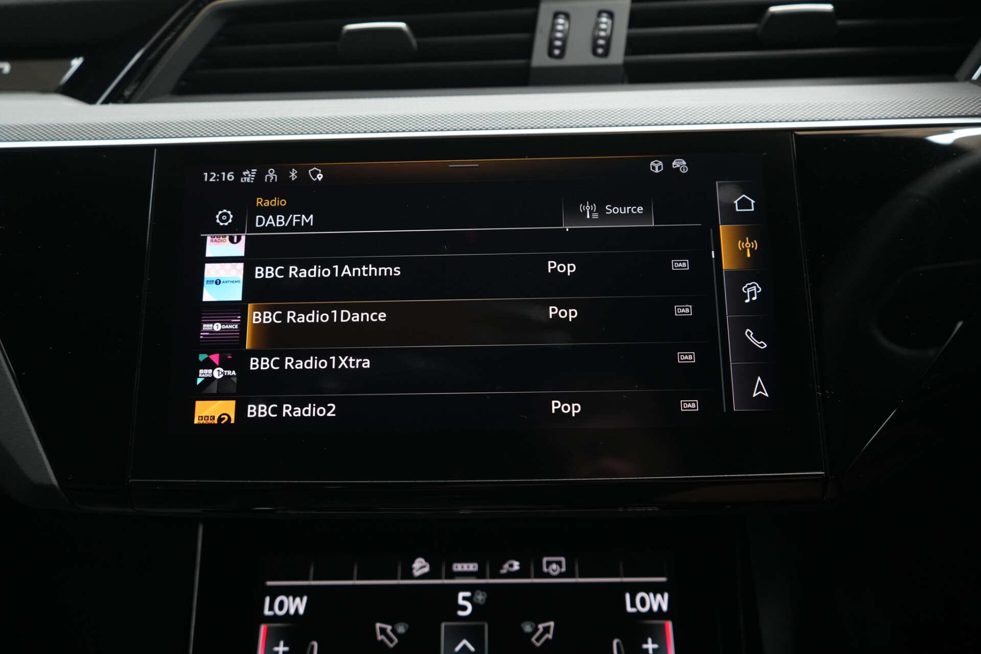 Audi Q8 E-Tron view 33