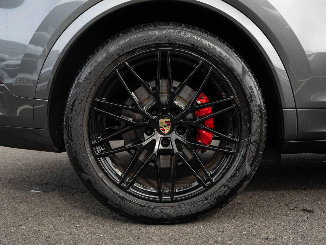 Porsche Cayenne view 15
