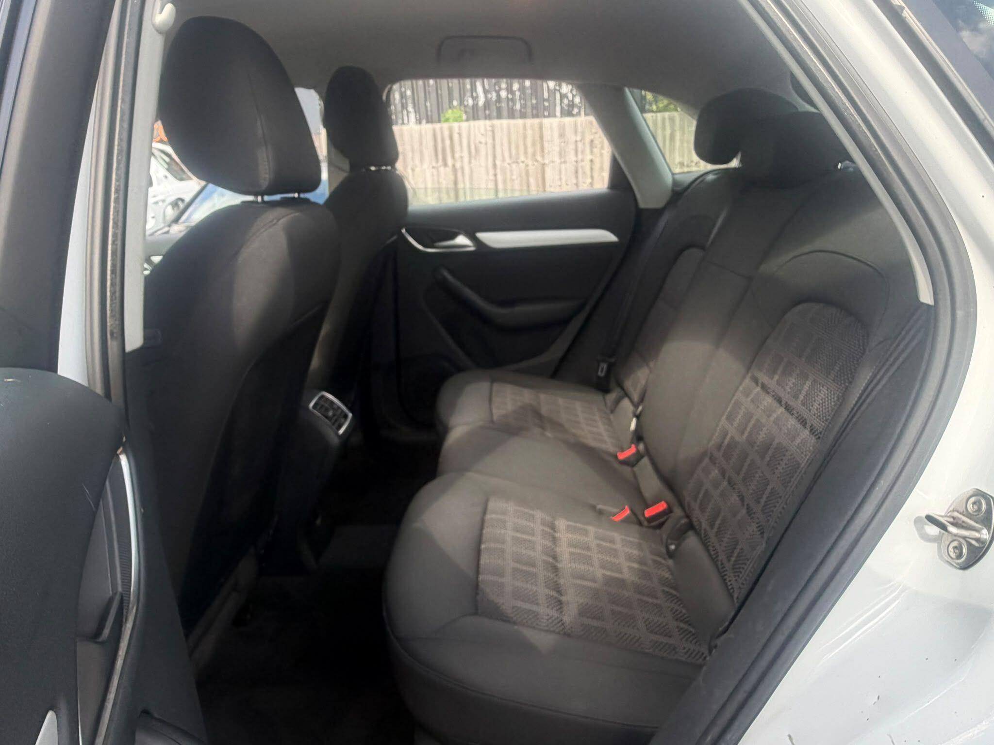 Audi Q3 view 15