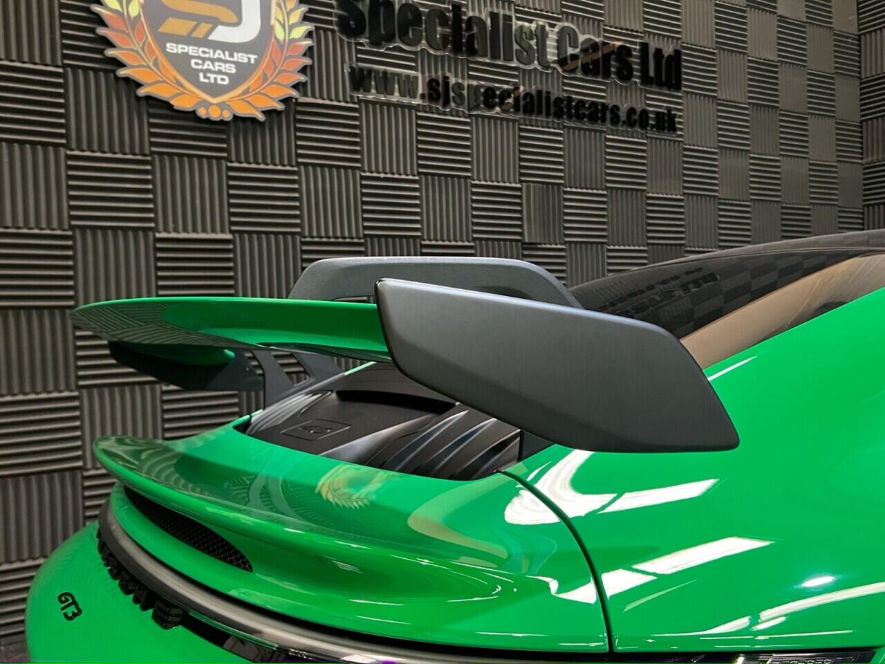 Porsche 911 view 18