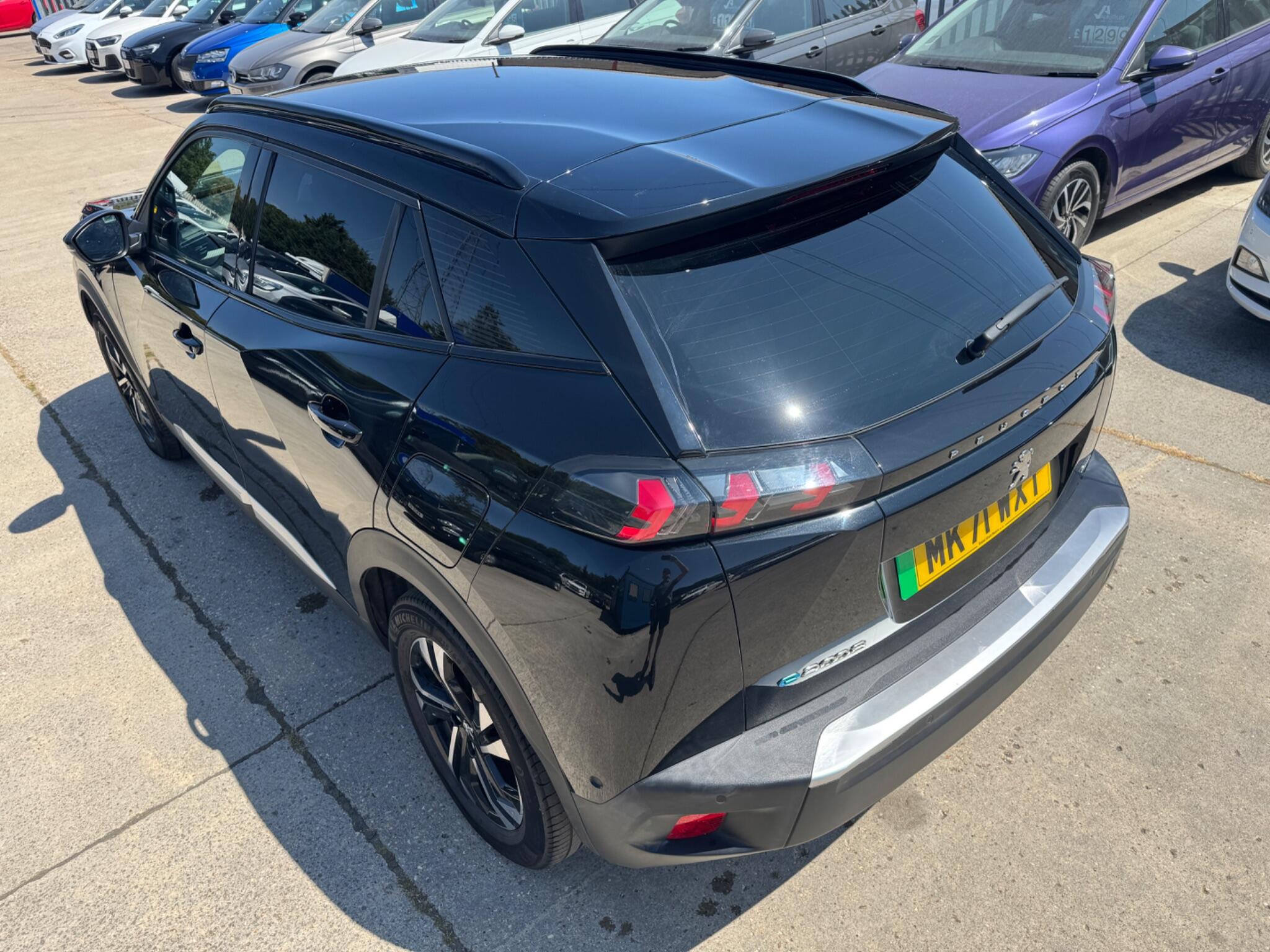 Peugeot E-2008 view 11