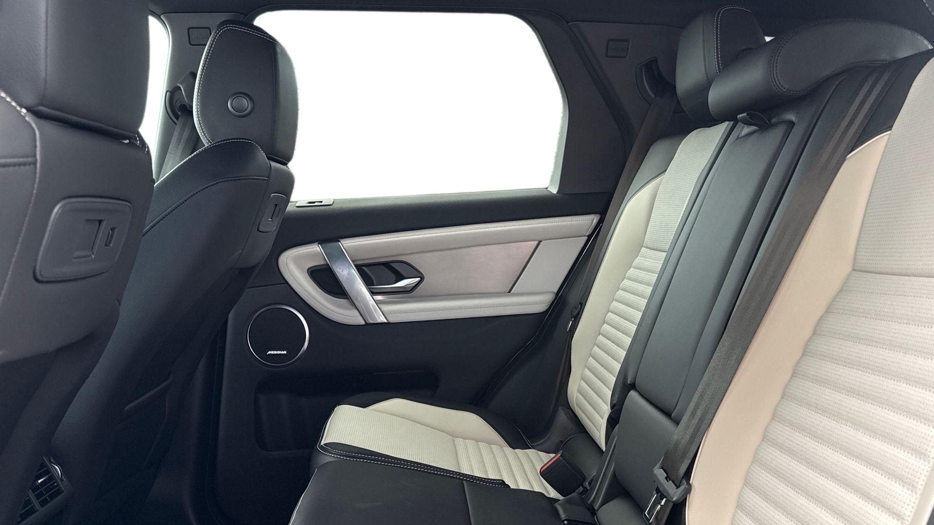 Land Rover Discovery Sport view 4