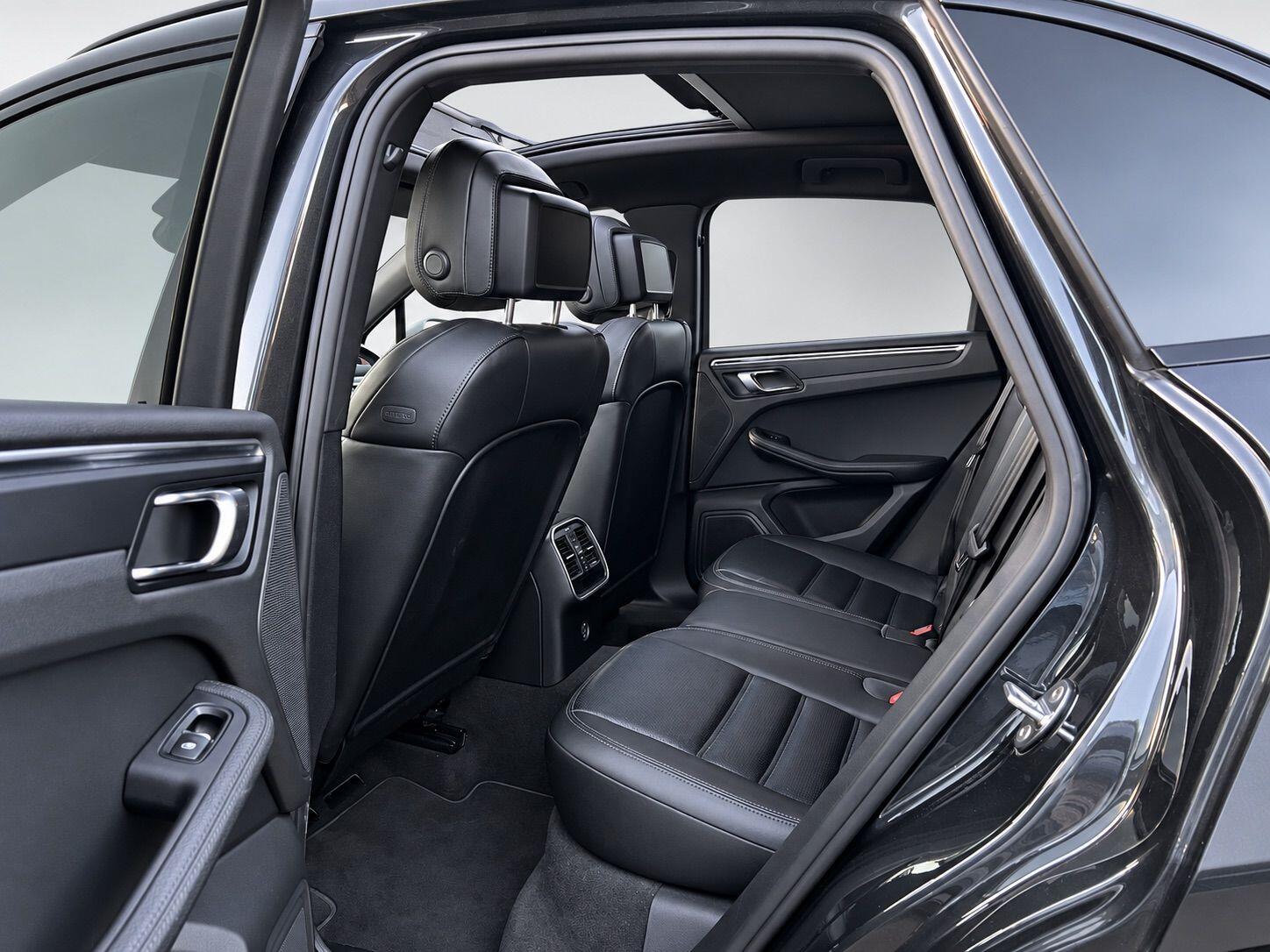 Porsche Macan view 39
