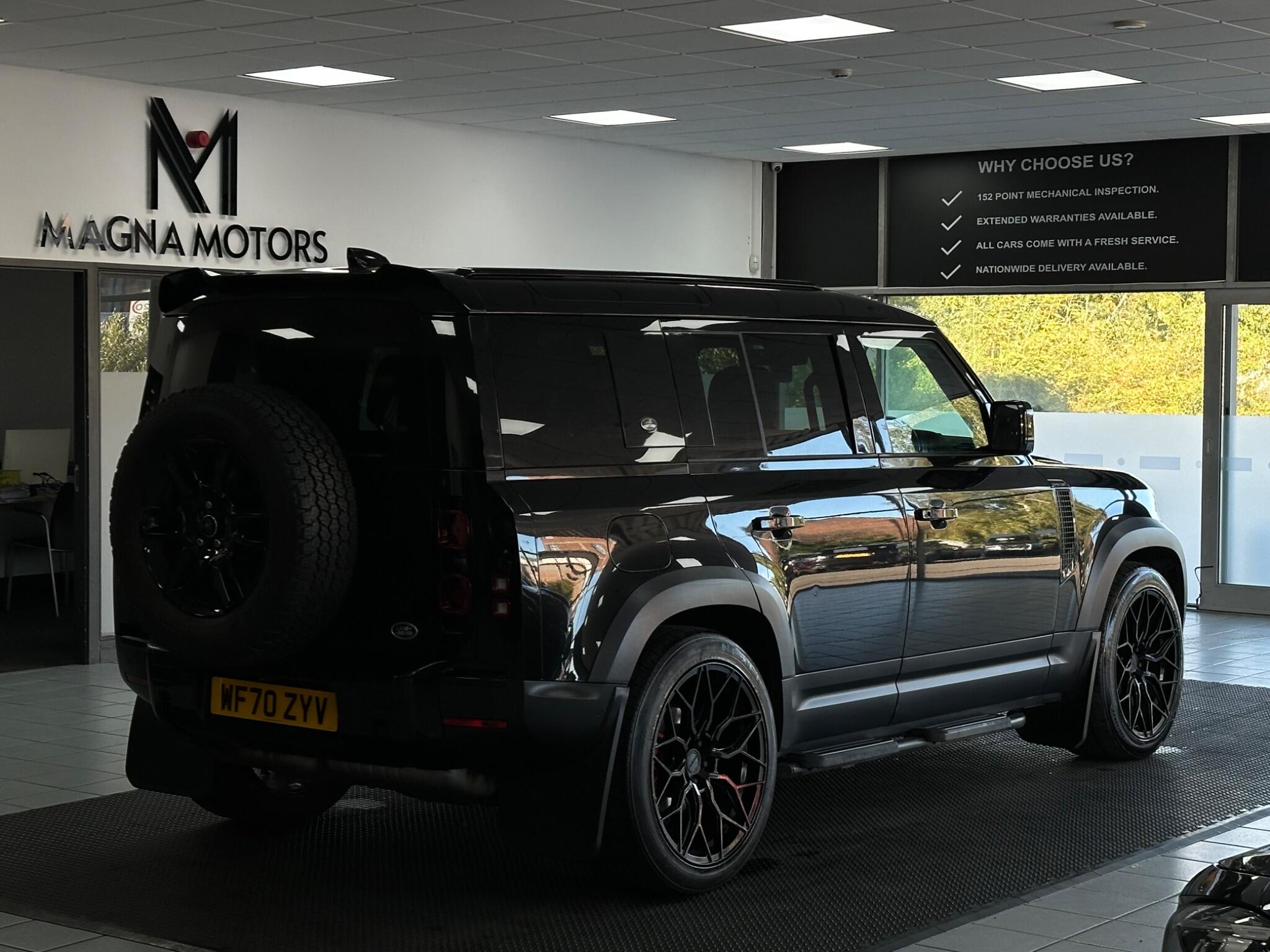 Land Rover Defender 110 view 16