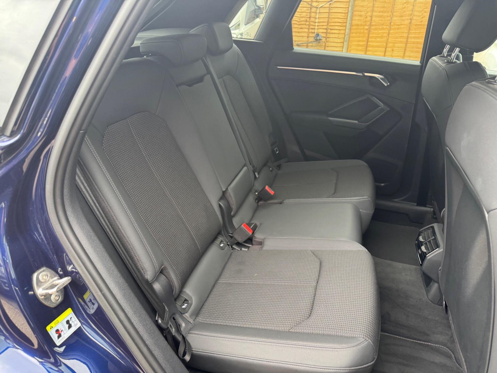 Audi Q3 view 18