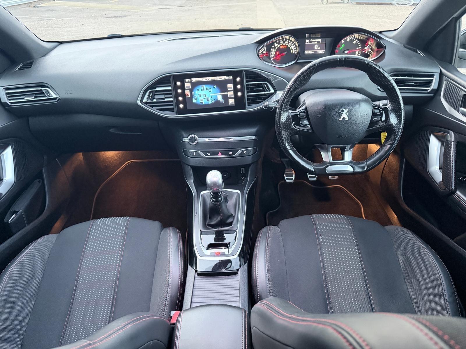 Peugeot 308 view 3