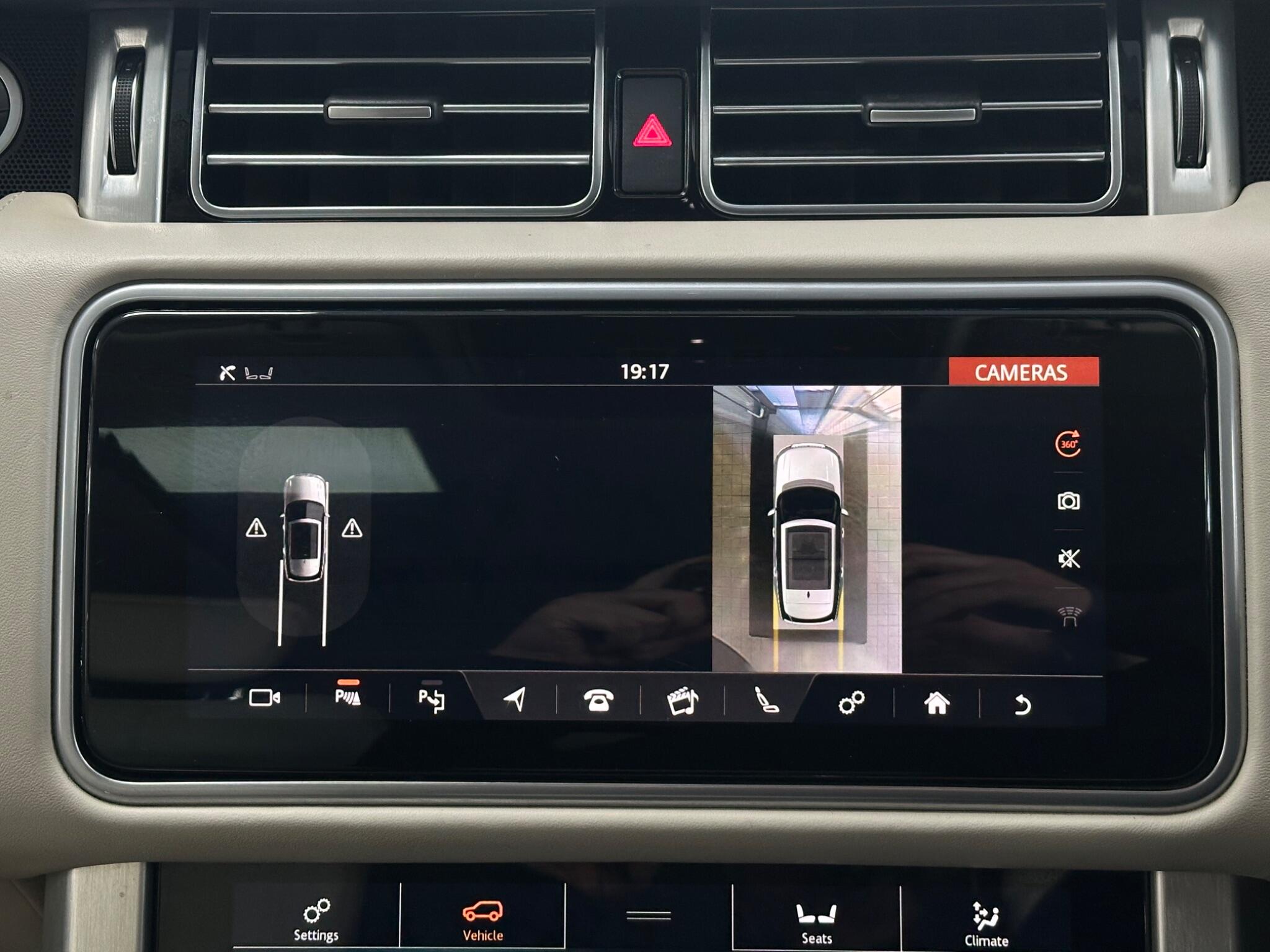 Land Rover Range Rover view 32
