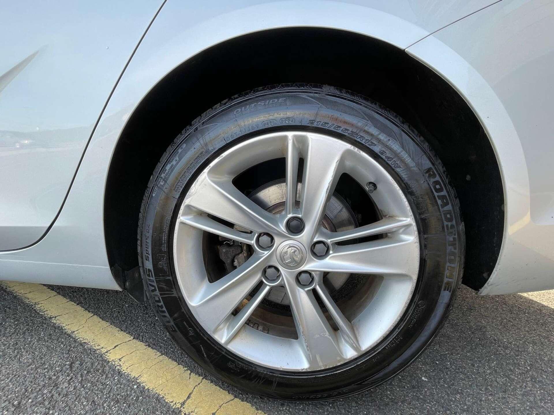 Vauxhall Insignia view 3