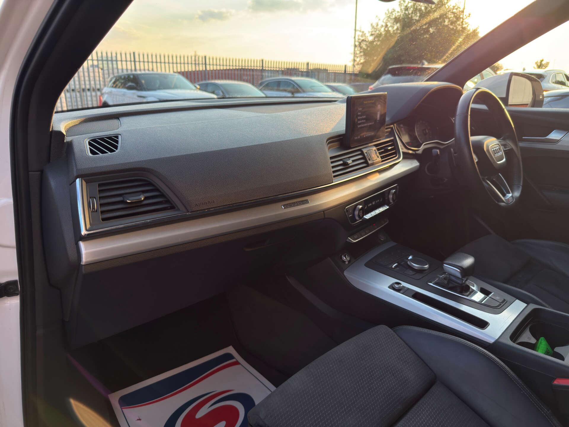 Audi Q5 view 44