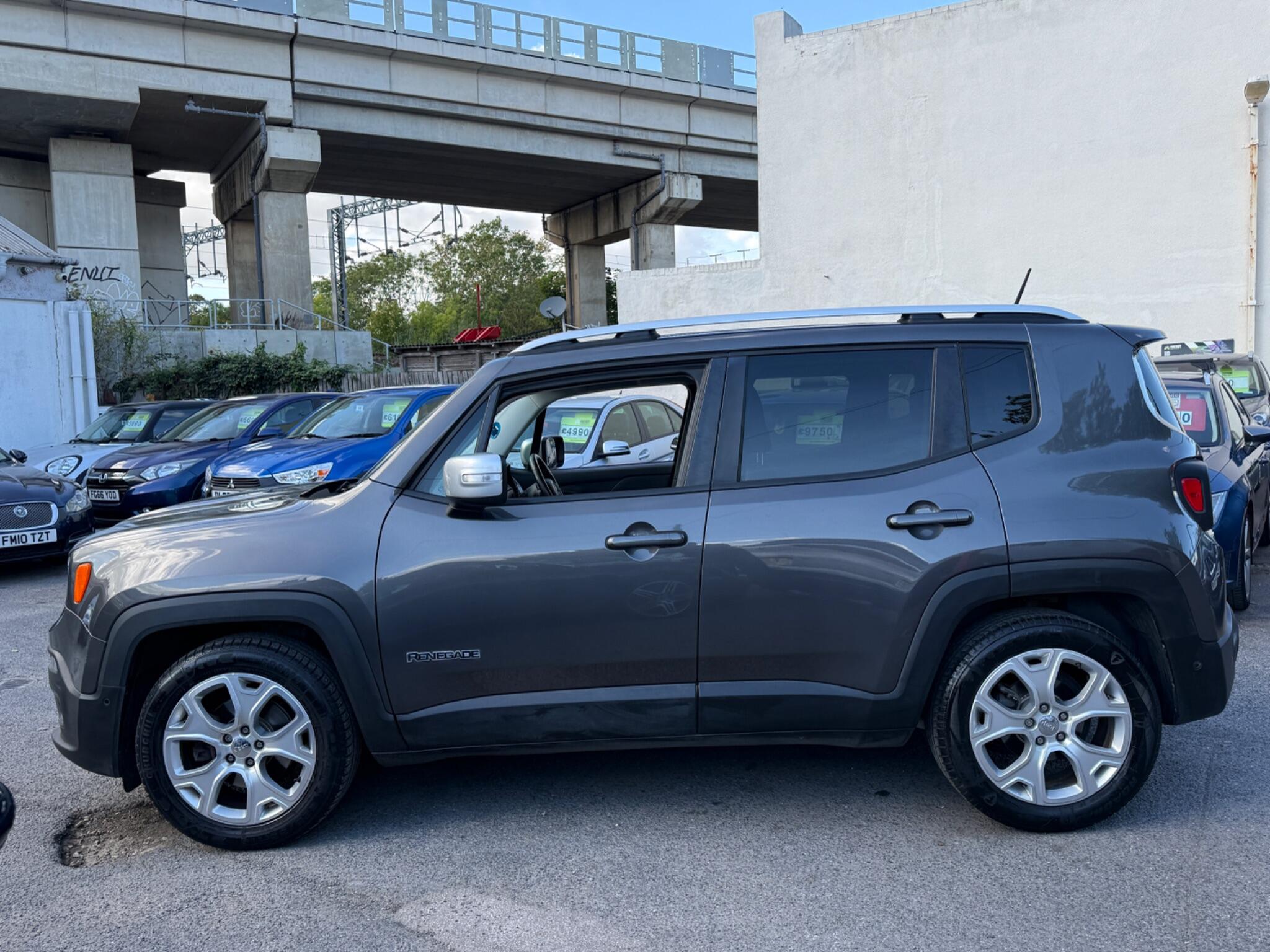 Jeep Renegade - Image 10