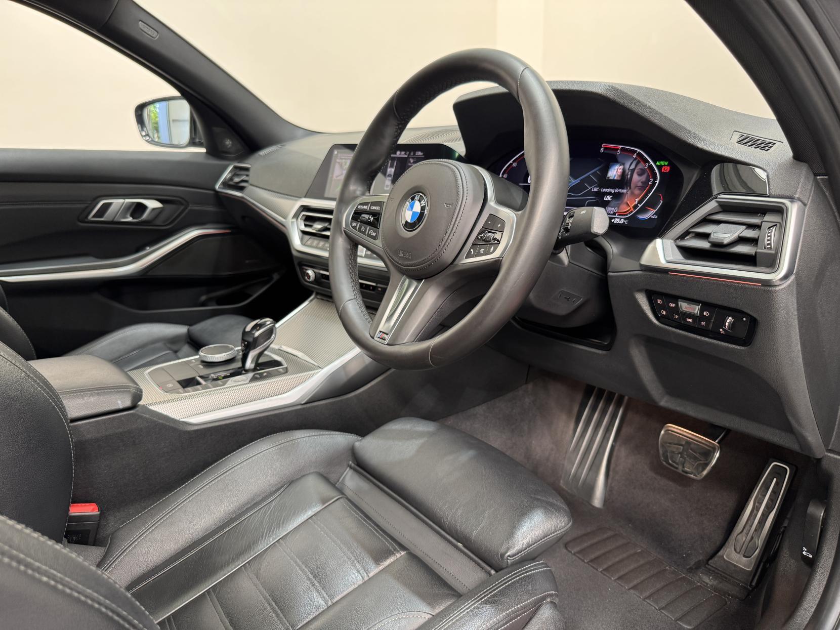 BMW 3 Series view 20